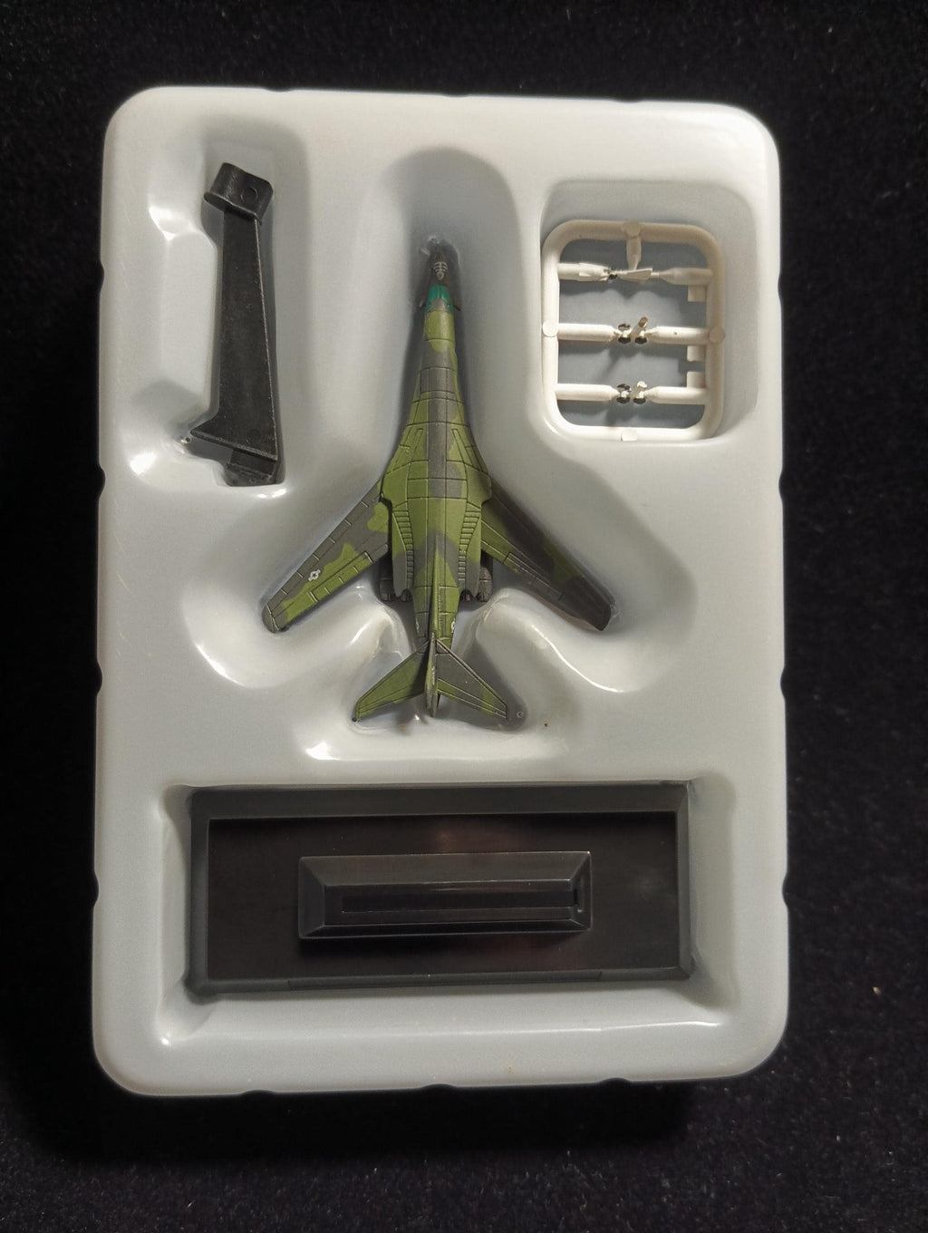 1/700 ROCKWELL B-1B Lancer Strategic BOMBER Camouflage"Takara Wings of the world Series 1"