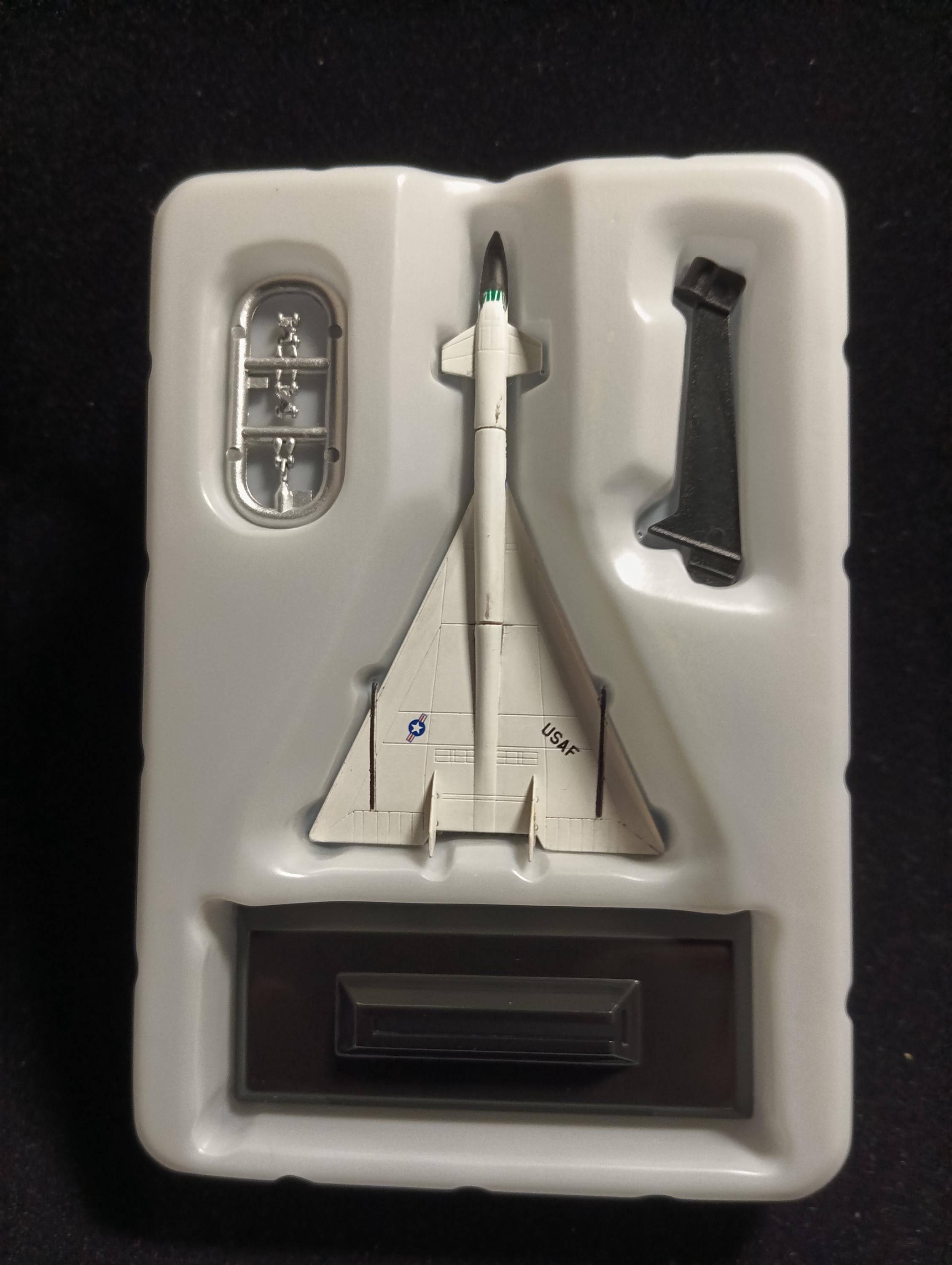 1/700 XB-70 US Air Force "Takara Wings of the world Series 1"