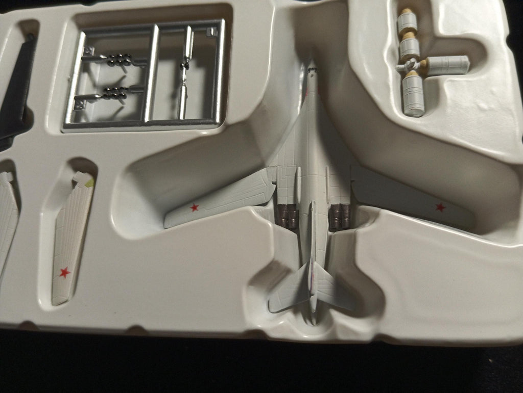 1/700 Tu-160 Blackjack (Russian Air Force) "Takara Wings of the world Series 1"