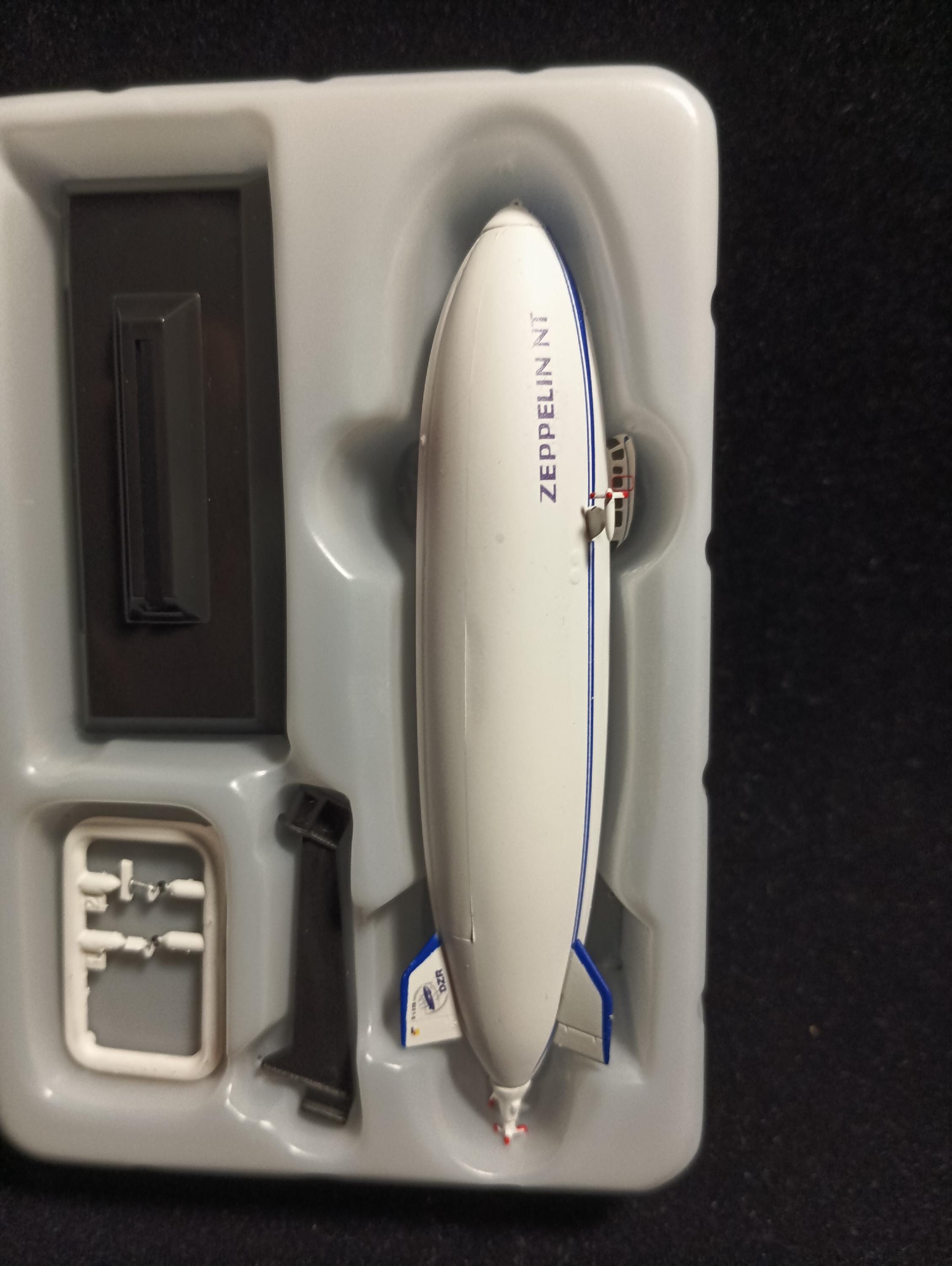 1/700 BZEPPELIN Zeppelin NT Beautensee Pit Road "Takara Wings of the world series 1"