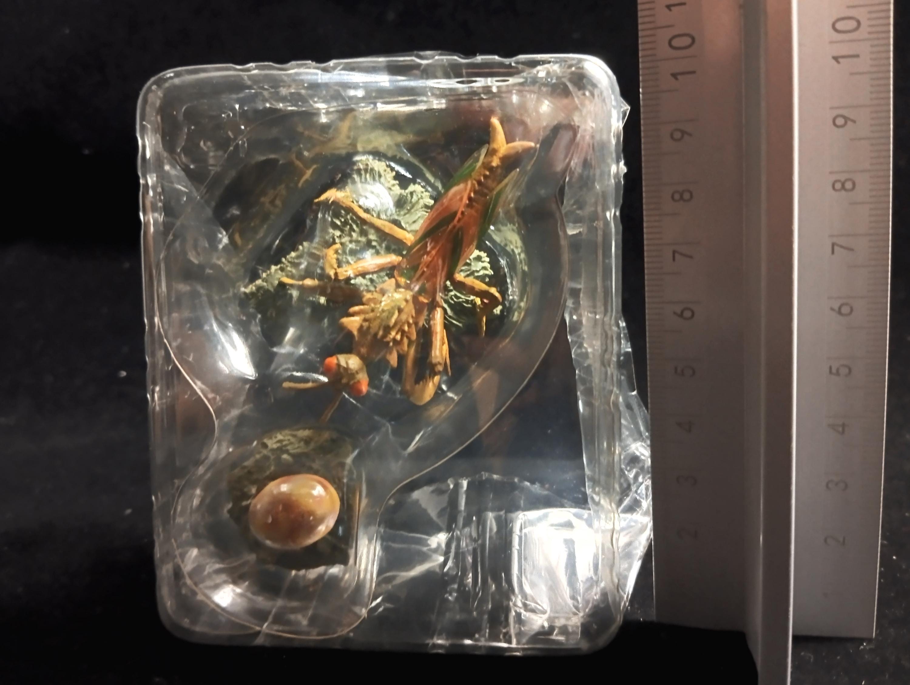 Iwakura Godzilla Special Effects Encyclopedia ver.3 The Great Southern Sea Monster:   Godzilla Kamacuras with egg Figure