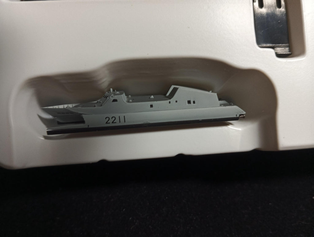 Takara Ship of the World Series 05  1/700 Type 2208 Wave Piercer China