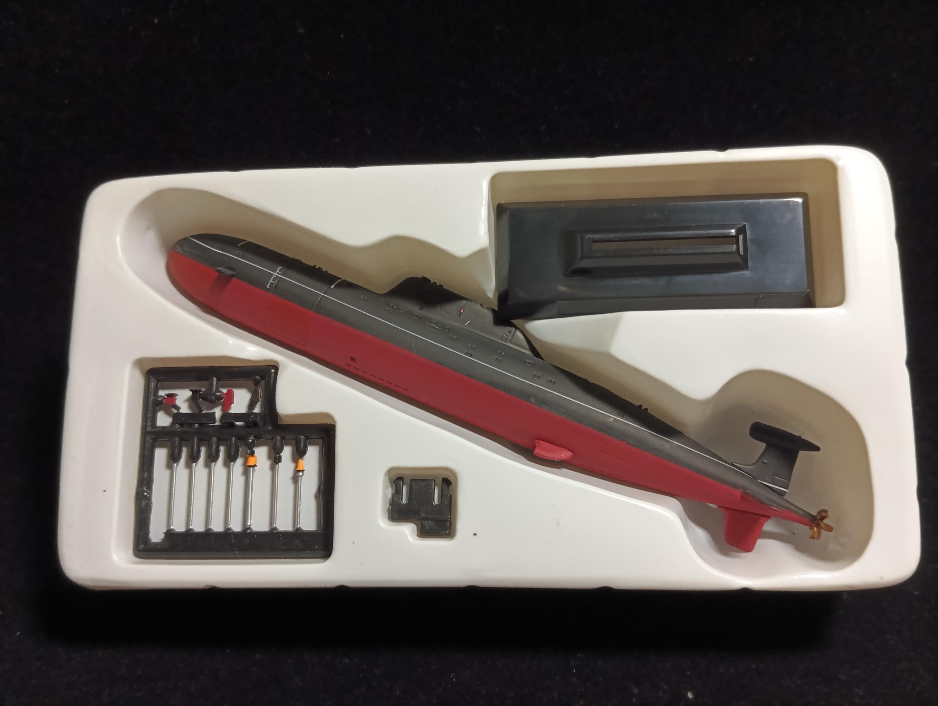 Takara Ship of the World Series 04 Vepr Attack Type 971A Akula-class  Attack Type Nuclear Submarine, 1996 Russia 1/700