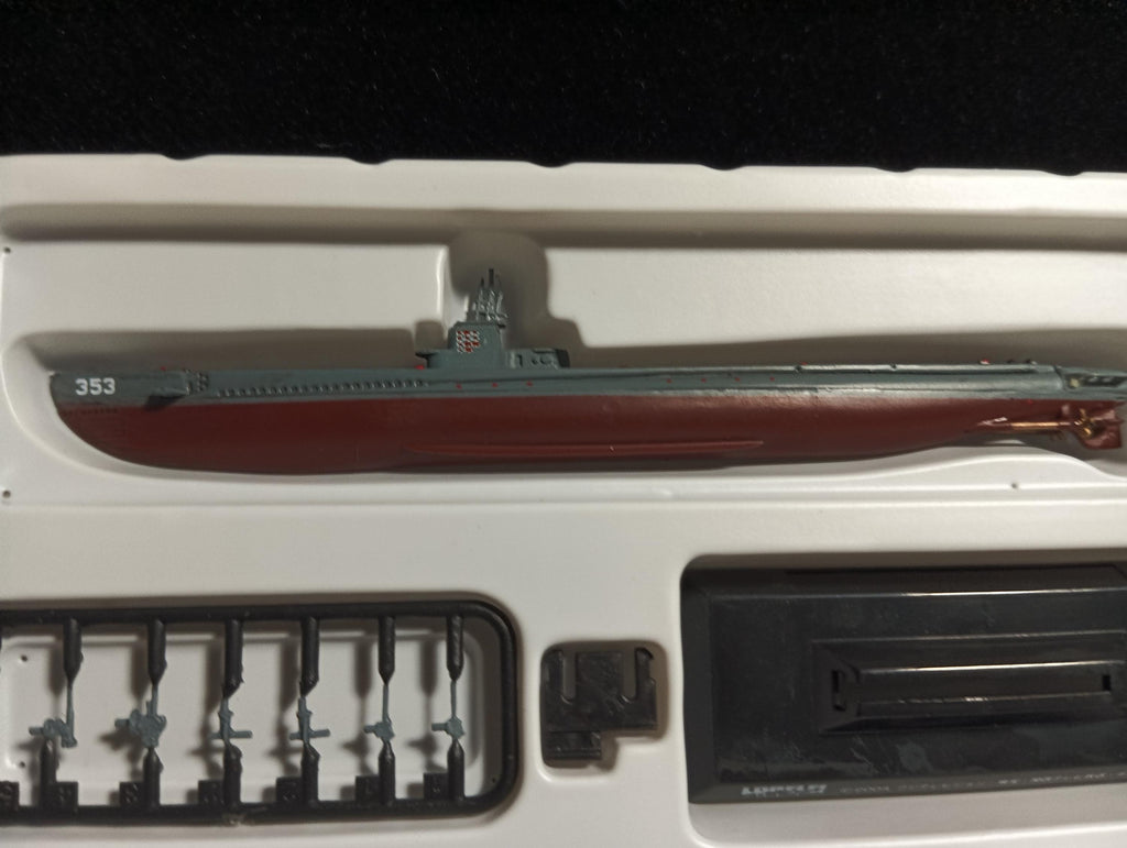 Takara World Ship Lorelei  1/700 Scale Albacoa Gato-class US Navy Submarine 353