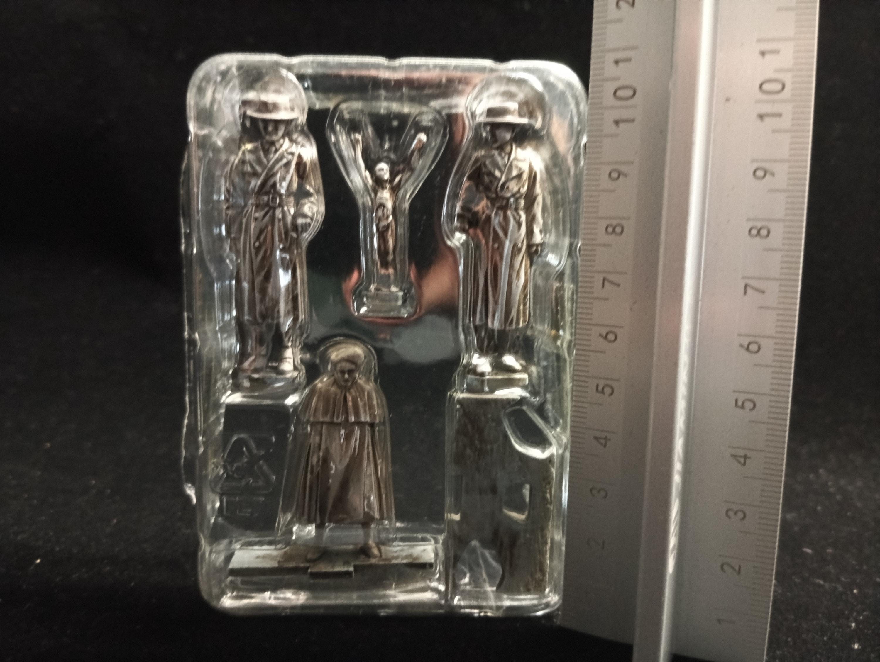 Kaiyodo Collect Club Seven Wonders Figure - Captured Alien (Sliver version)