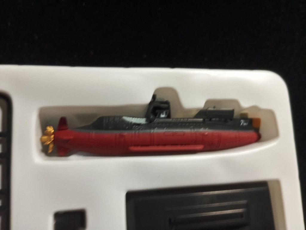 1/1000 Takara World Ship Series 01  Secret  707 II (with 707 Junior)