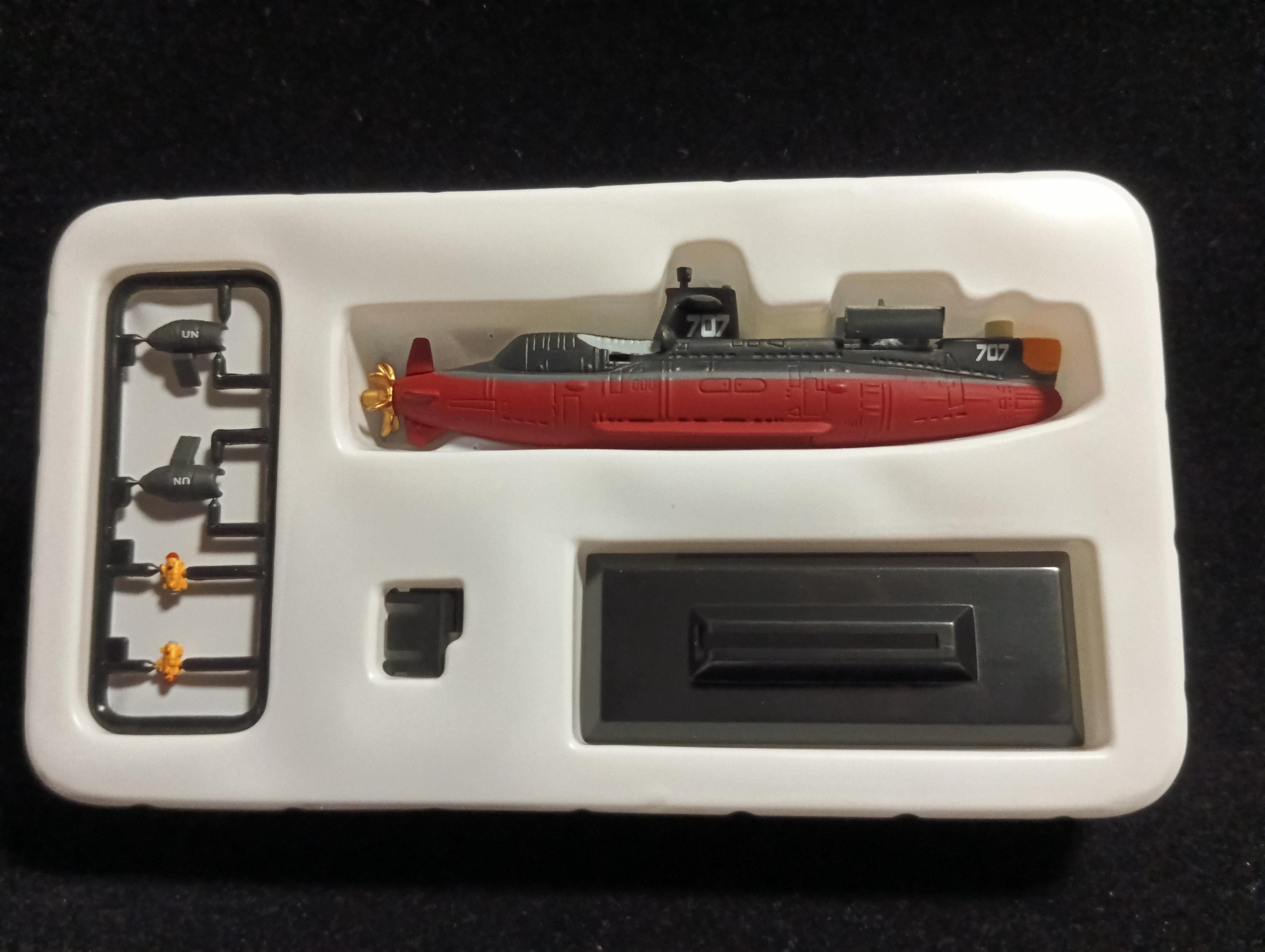 1/1000 Takara World Ship Series 01  Secret  707 II (with 707 Junior)