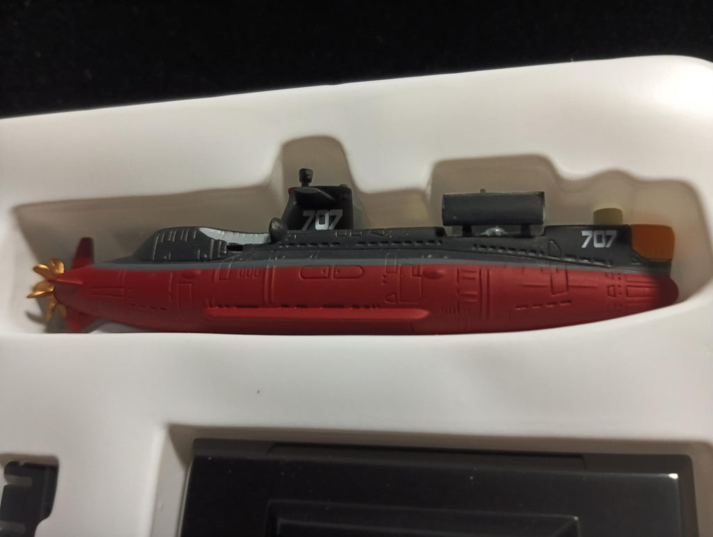 1/1000 Takara World Ship Series 01  Secret  707 II (with 707 Junior)