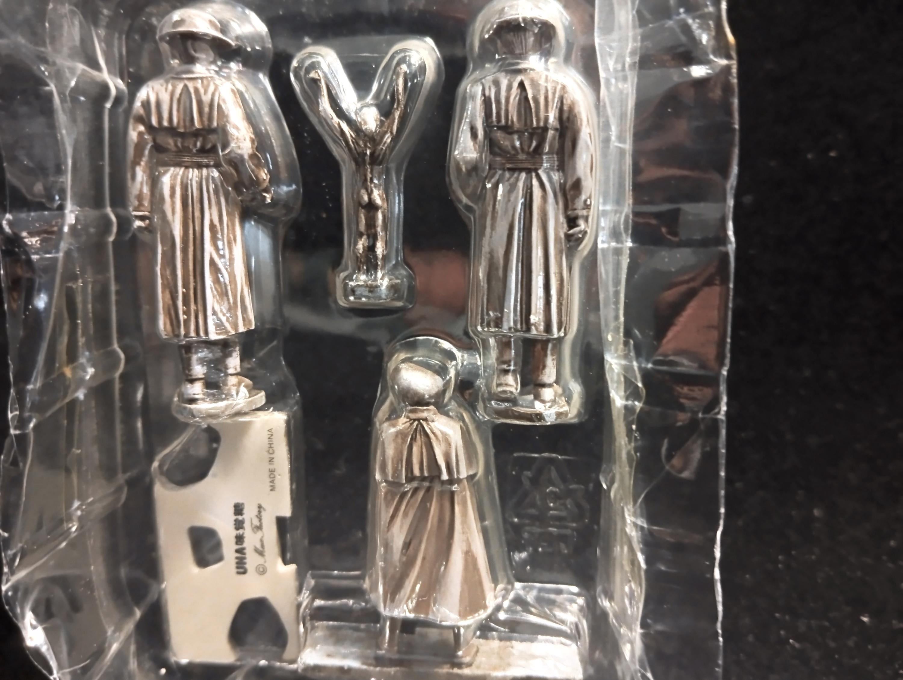 Kaiyodo Collect Club Seven Wonders Figure - Captured Alien (Sliver version)