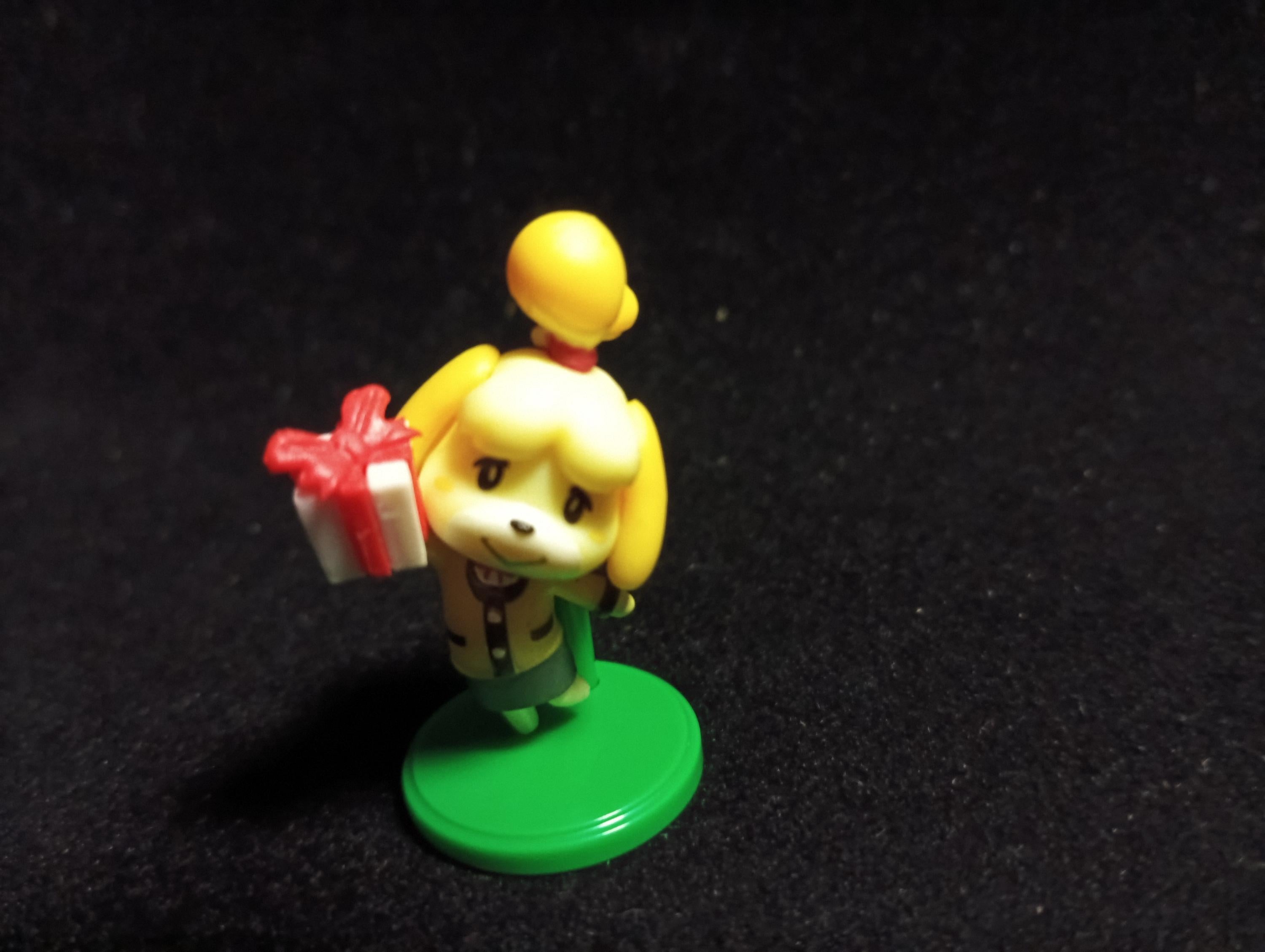 Animal Crossing Isabelle with present Figure Furuta