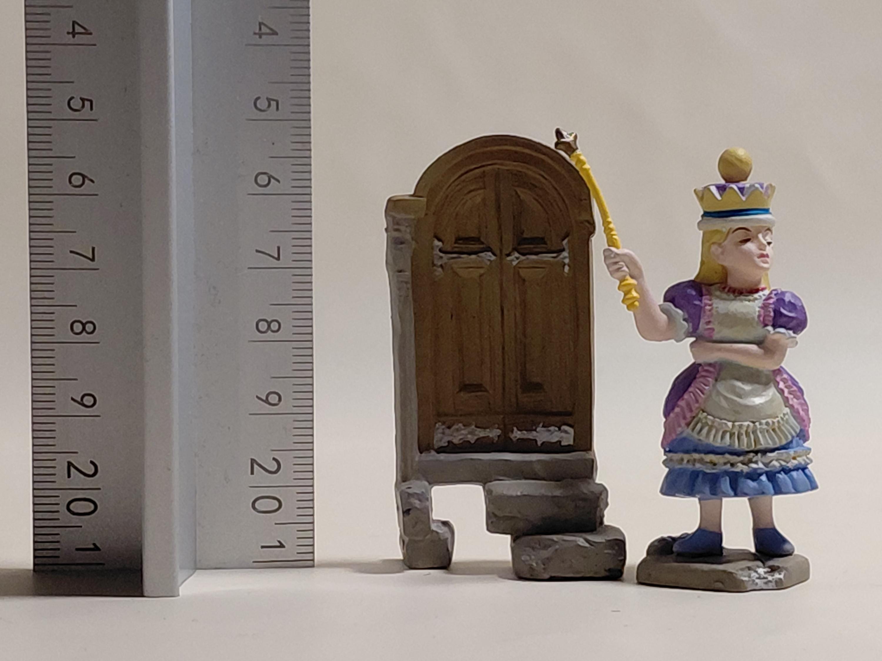 Kaiyodo Queen Alice in Wonderland Figure Disney figureland 2