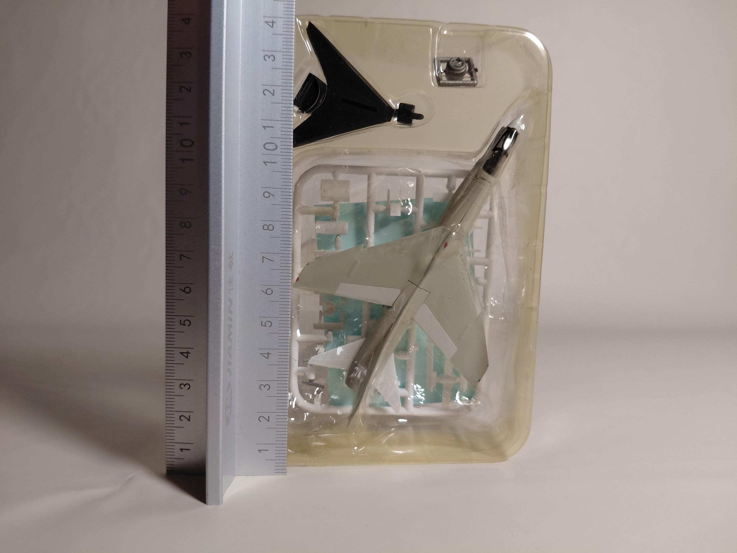 F-Toys 1/144 Fighter Wing Kit Collection Vol. 4 02 Spitfire S-1. 601st Squadron Major Skalski's Secret [WKC04-02S-1]
