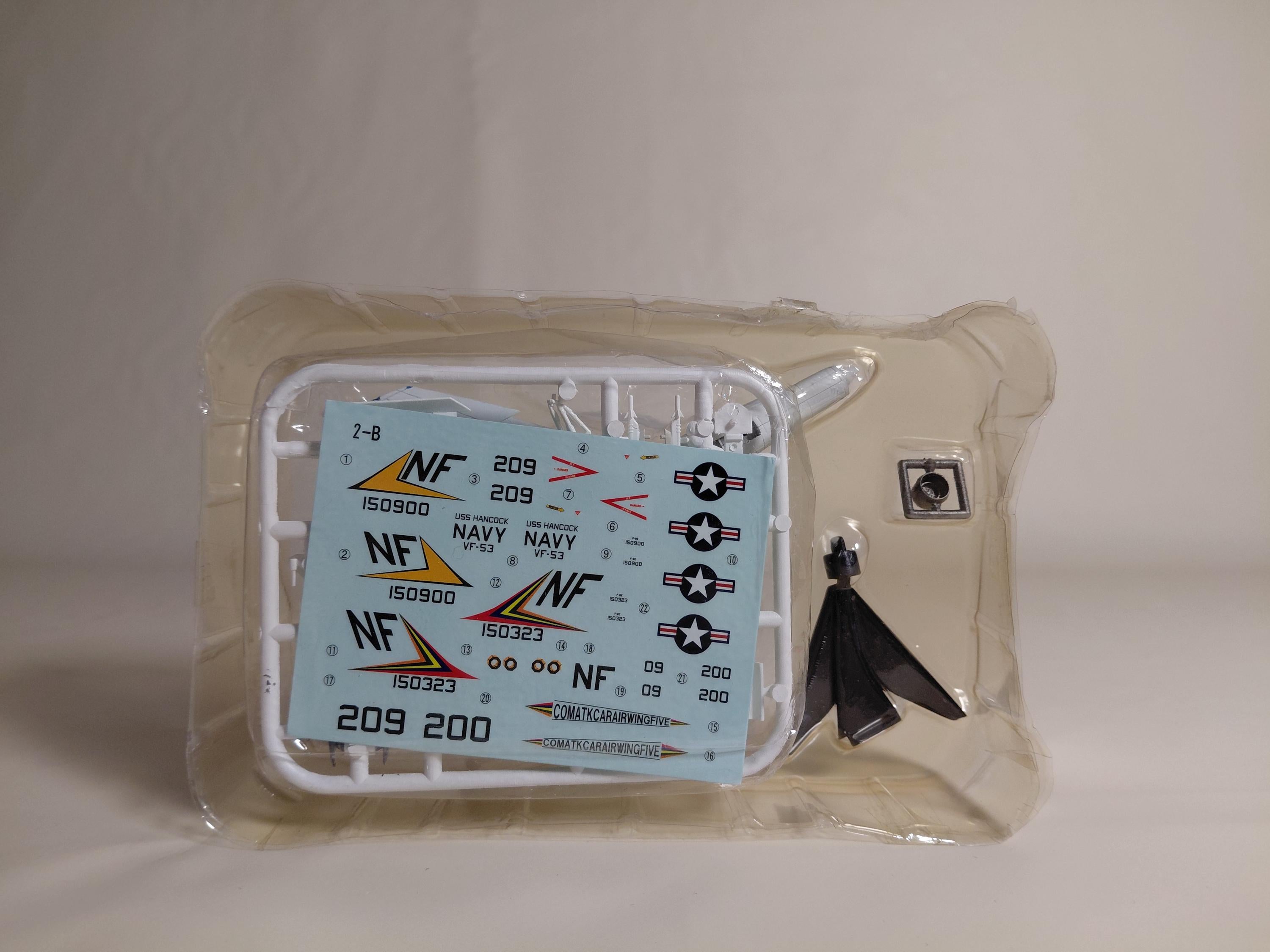 1/144 F-Toys U.S.NAVY Collection 2 #2B F-8E Crusader U.S.NAVY