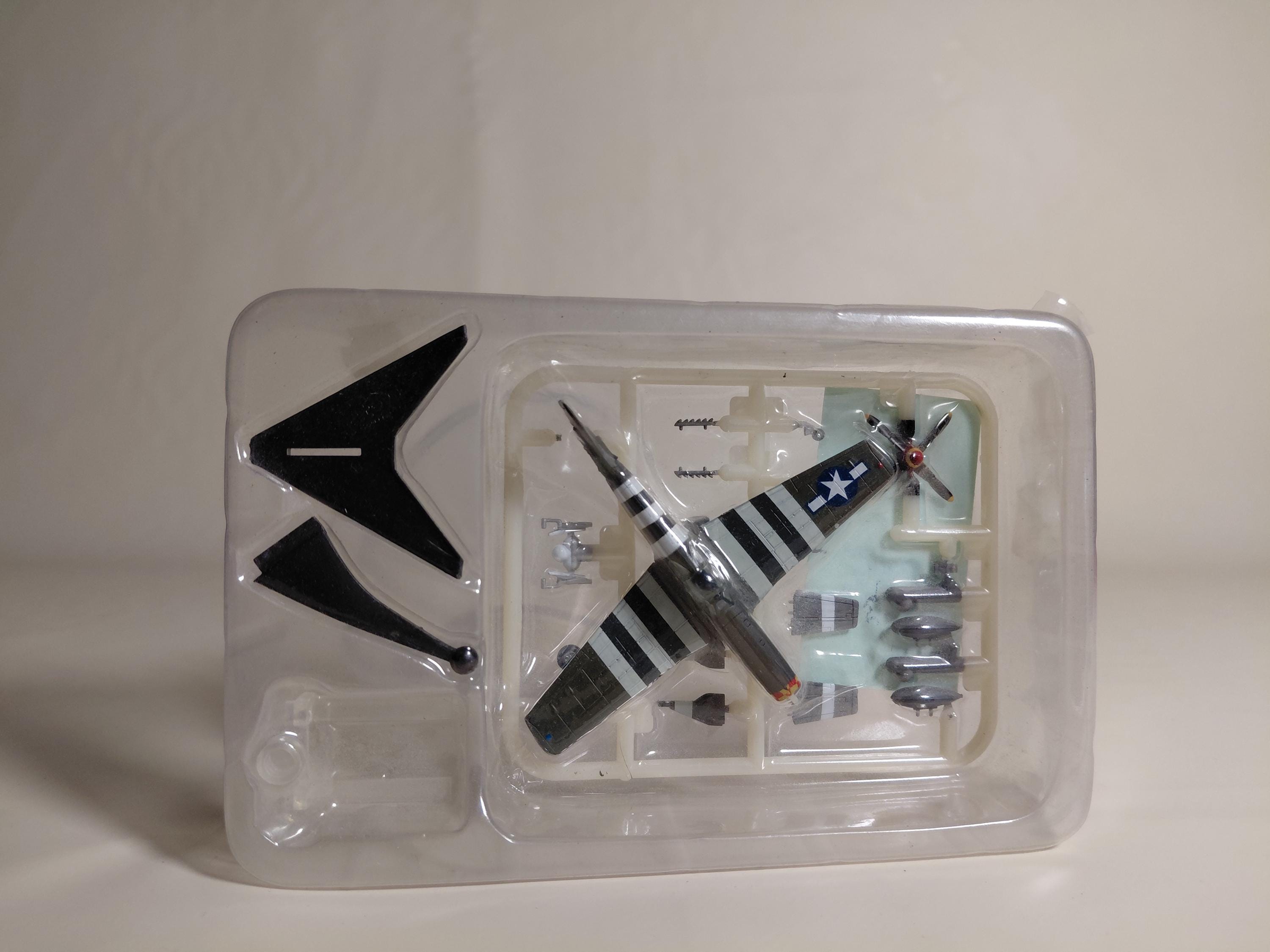 F-Toys 1/144 Aviation Fan Select #1 P-51B Mustang