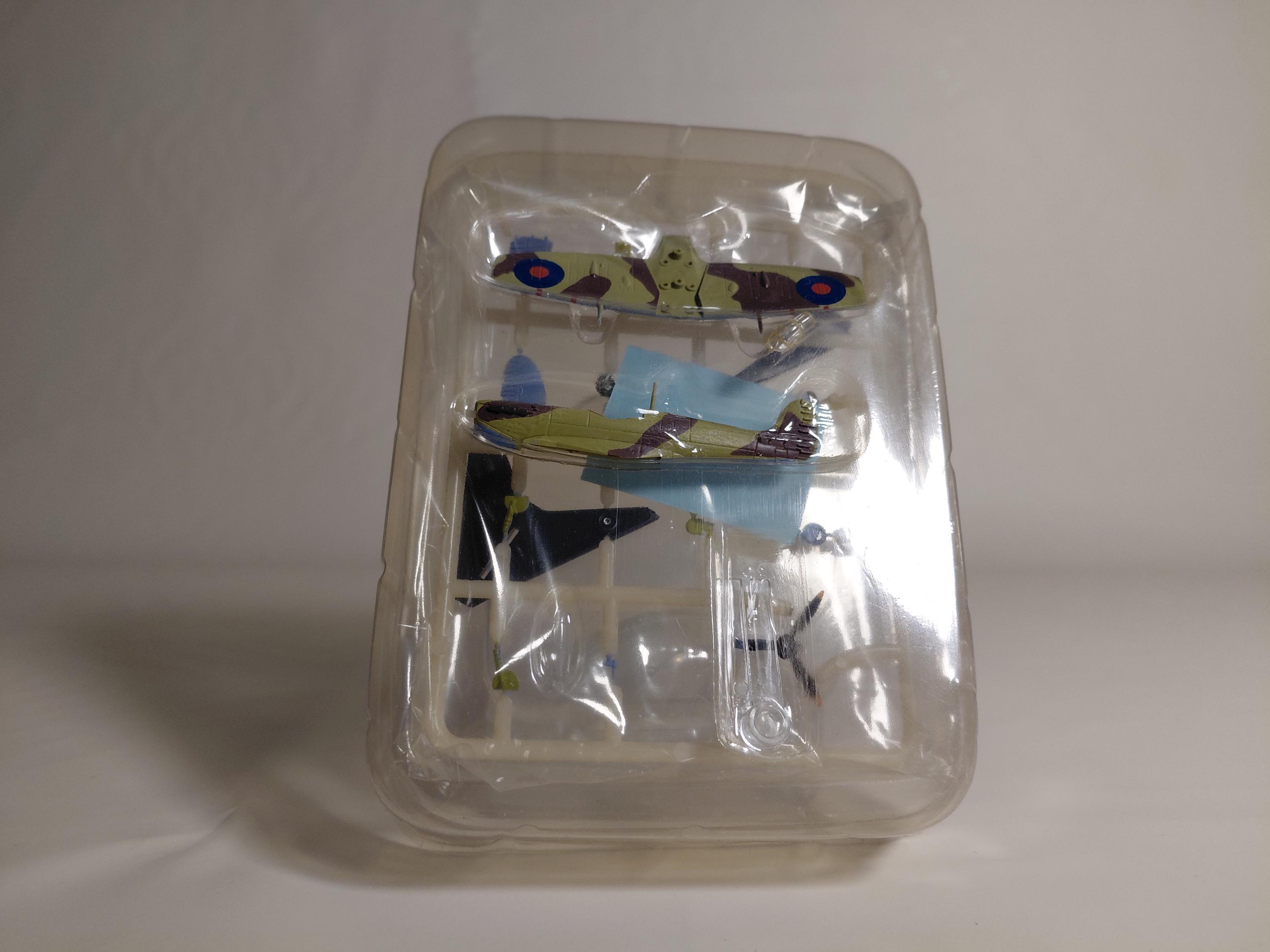 F-Toys 1/144 Fighter Wing Kit Collection Vol. 4 02 Spitfire S-1. 601st Squadron Major Skalski's Secret [WKC04-02S-1]