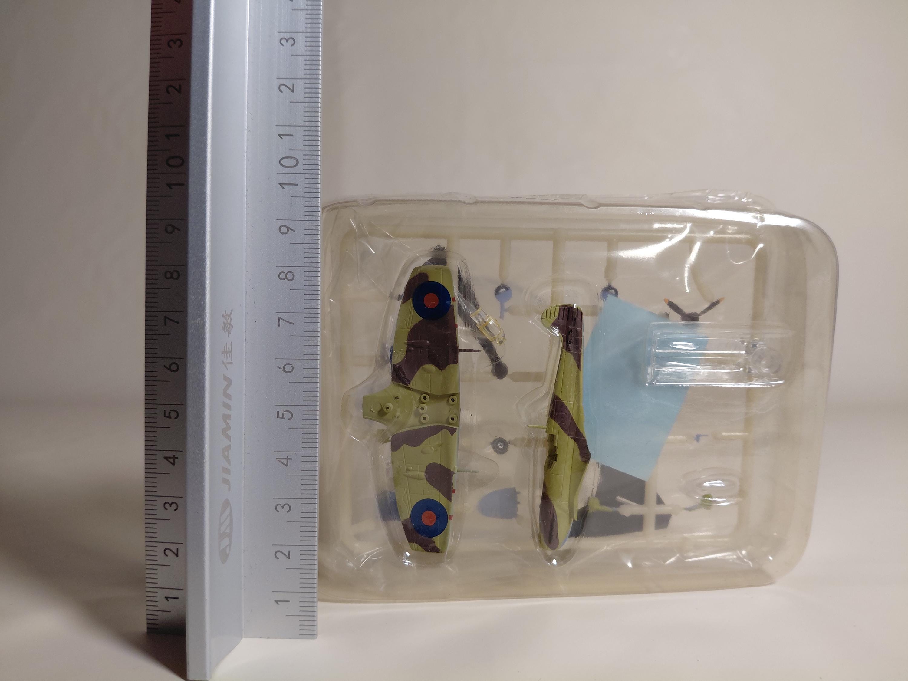 F-Toys 1/144 Fighter Wing Kit Collection Vol. 4 02 Spitfire S-1. 601st Squadron Major Skalski's Secret [WKC04-02S-1]