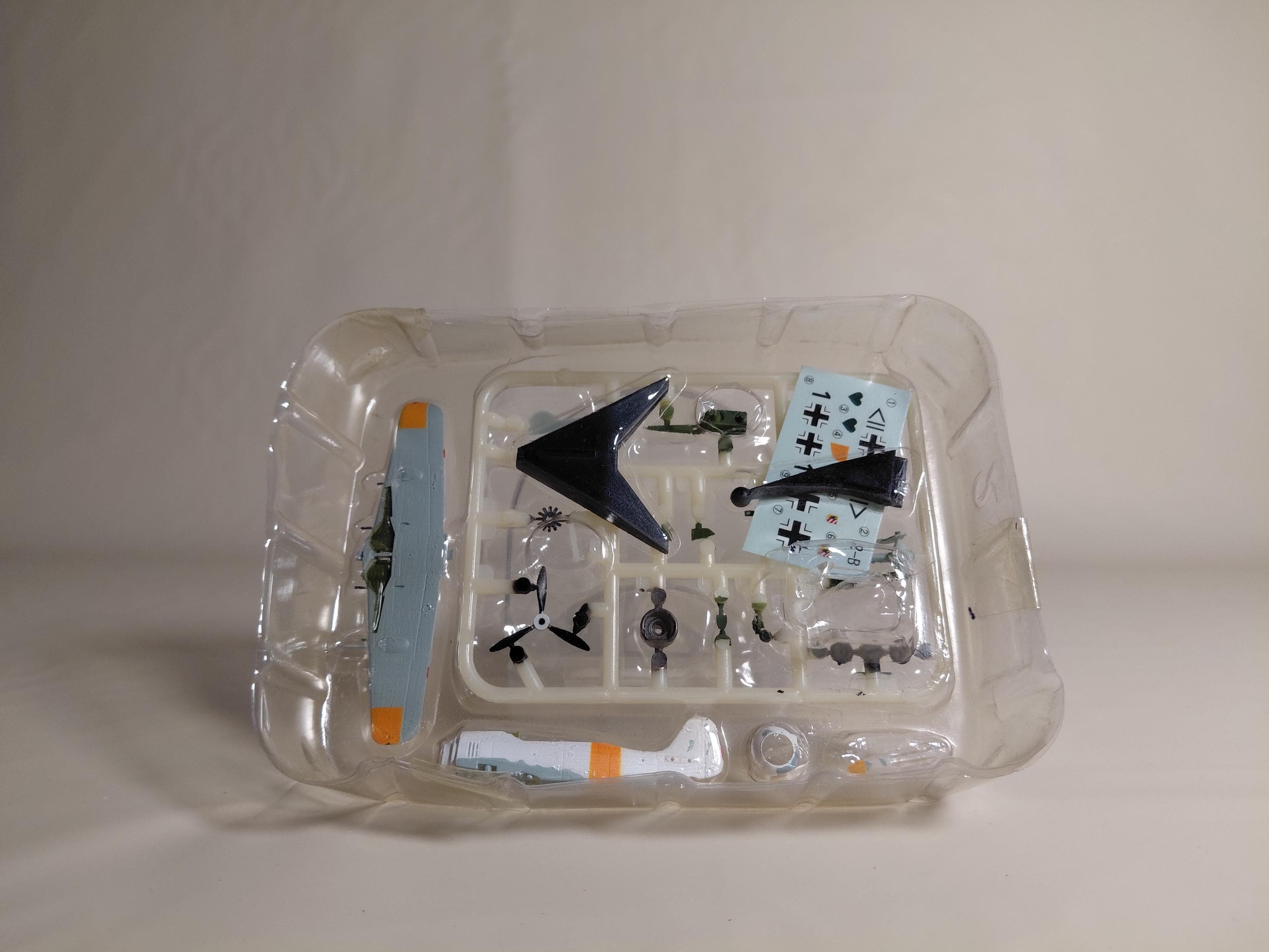 F-Toys 1/144 Fighter Wing Kit Collection Vol. 13 #2b Fockenwolf Fw190A-4 B 54th Fighter Wing Adjutant's Aircraft