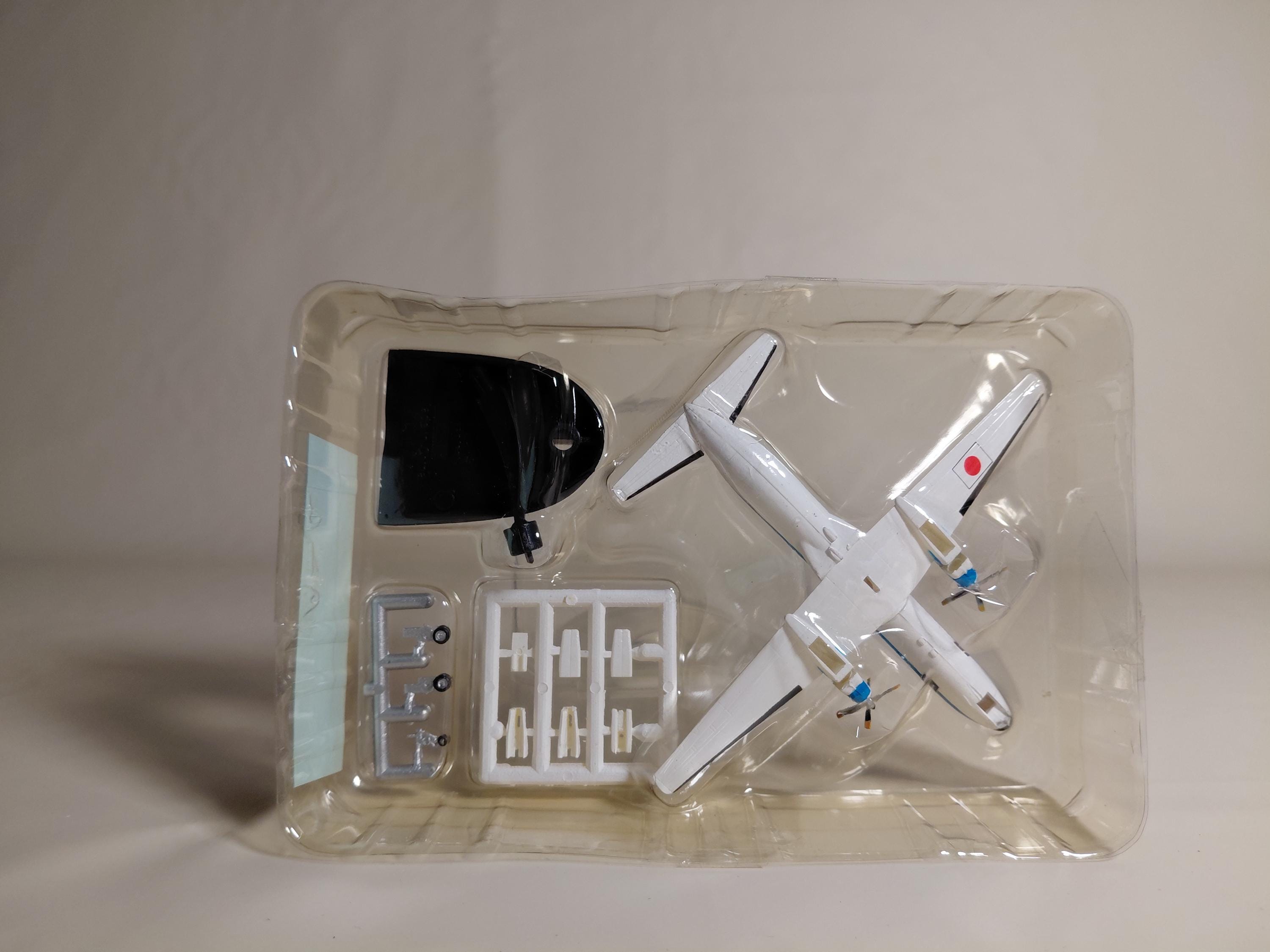 1/144 F-toys 1/300 YS-11 Biography Collection. YS-11 Japan Coast Guard #2