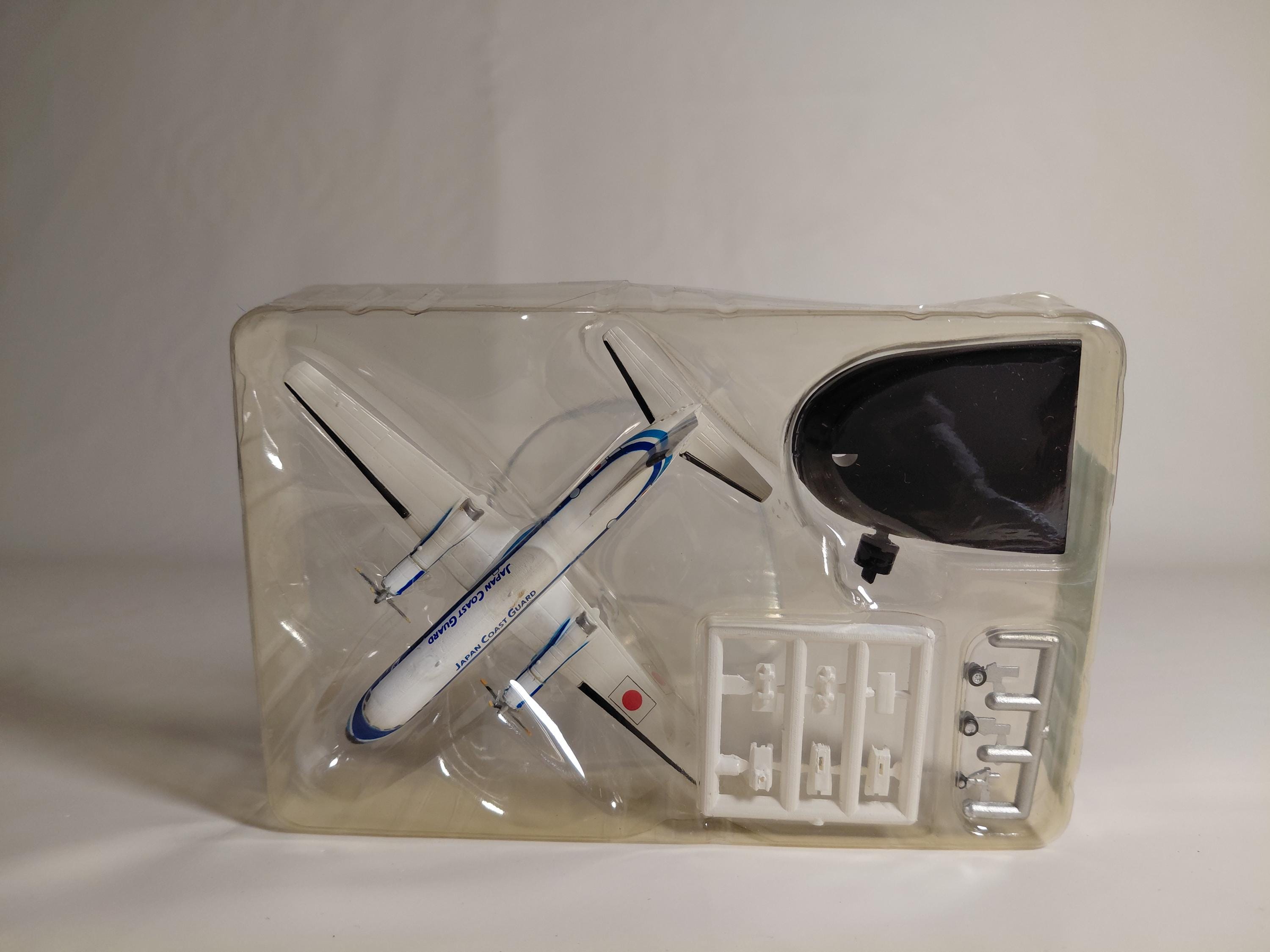 1/144 F-toys 1/300 YS-11 Biography Collection. YS-11 Japan Coast Guard #2