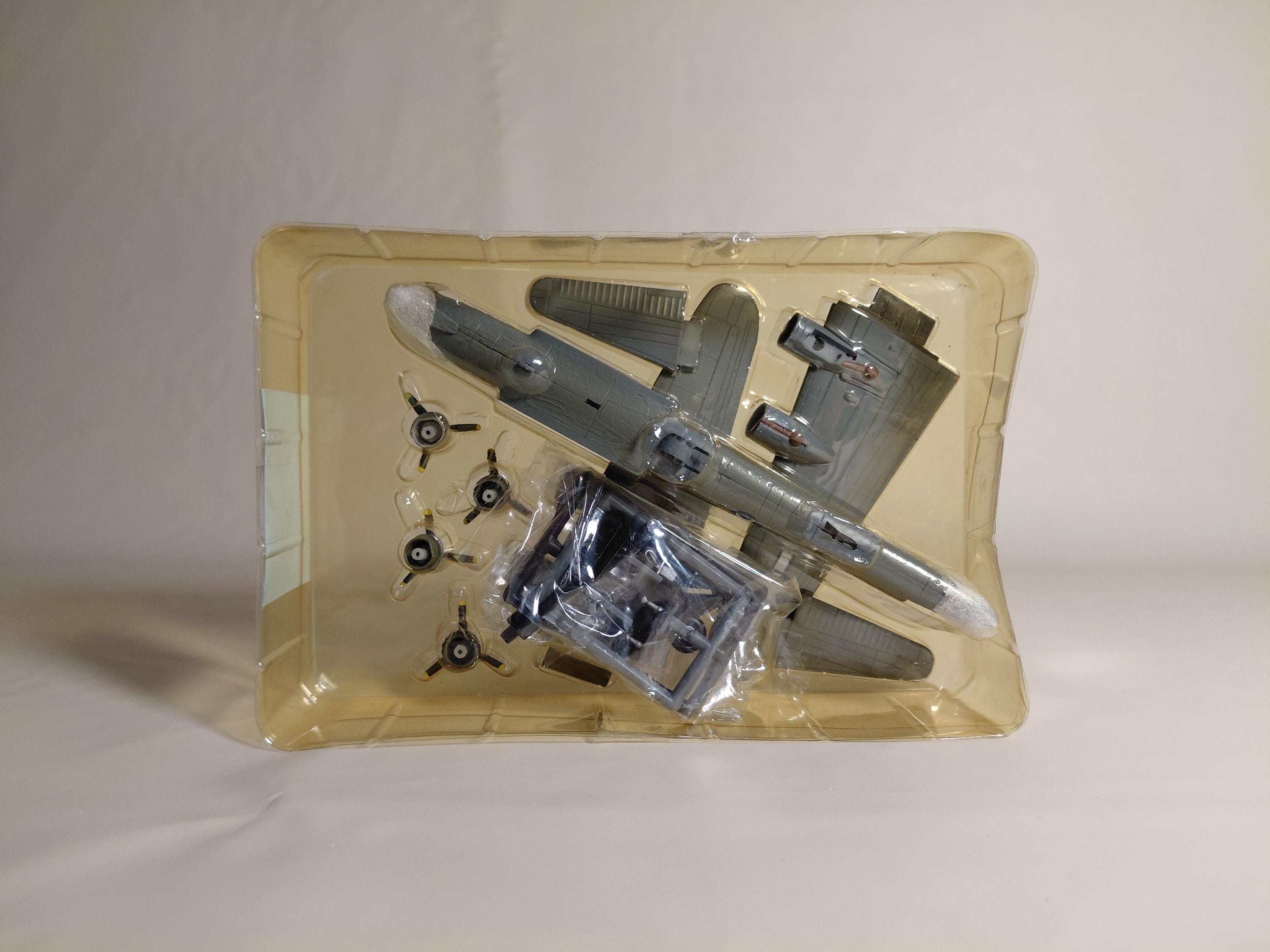 F-toys Large Aircraft(Heavy Bomber) Collection B-17G USAF Bomber Flying Fortress Mary Alice 401BG 615thBS IY-G #2A