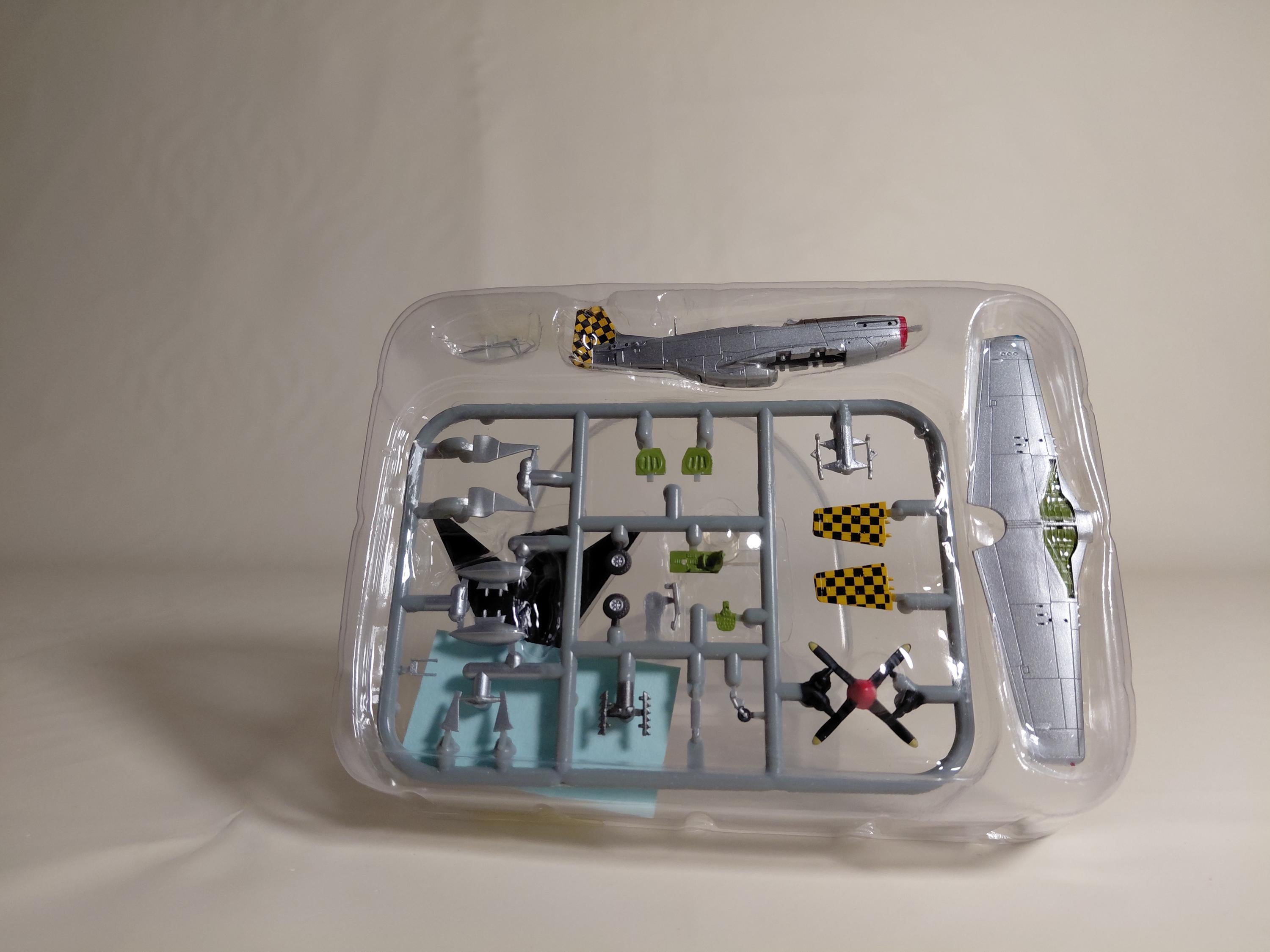 F-Toys 1:144 WKC VS1 #2D  P-51D Mustang Texas Jessie/Big Mike