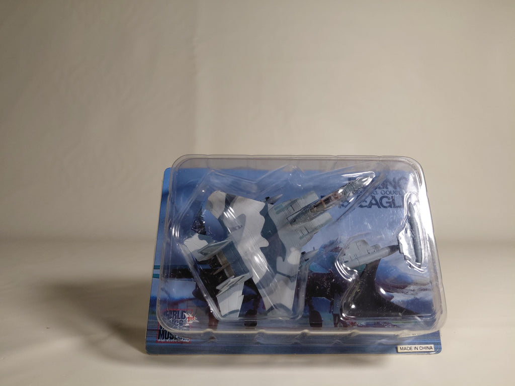 Takara Kaiyodo World Wings Museum 1/200 scale model F-15 Eagle Air Self-Defense Force F-15J 6th Air Wing 40th Anniversar Fighter in Flight