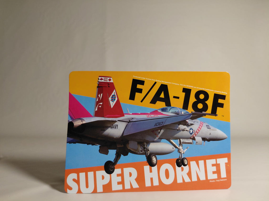 Doyusha 1/144 Modern Aircraft Collection Vol. 10, Deep Blue Sea and Sparrowhawk F/A-18E/F Super Hornet VFA-27 Royal Maces (Single Item)
