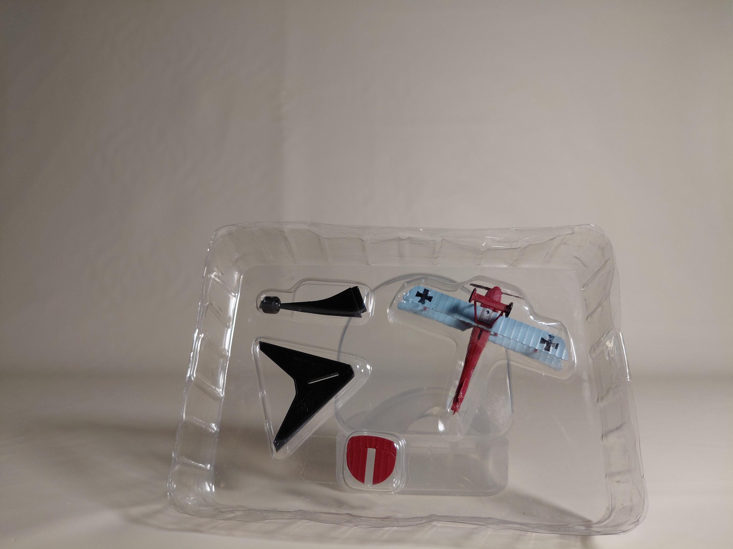 1/144 F-toys WWII Biplane Collection Albatros D.III German Air Force Lieutenant Richthofen's aircraft