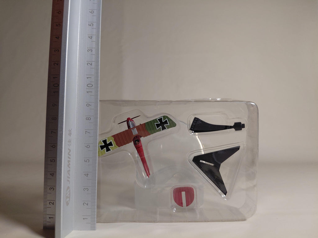 1/144 F-toys WWII Biplane Collection Albatros D.III German Air Force Lieutenant Richthofen's aircraft