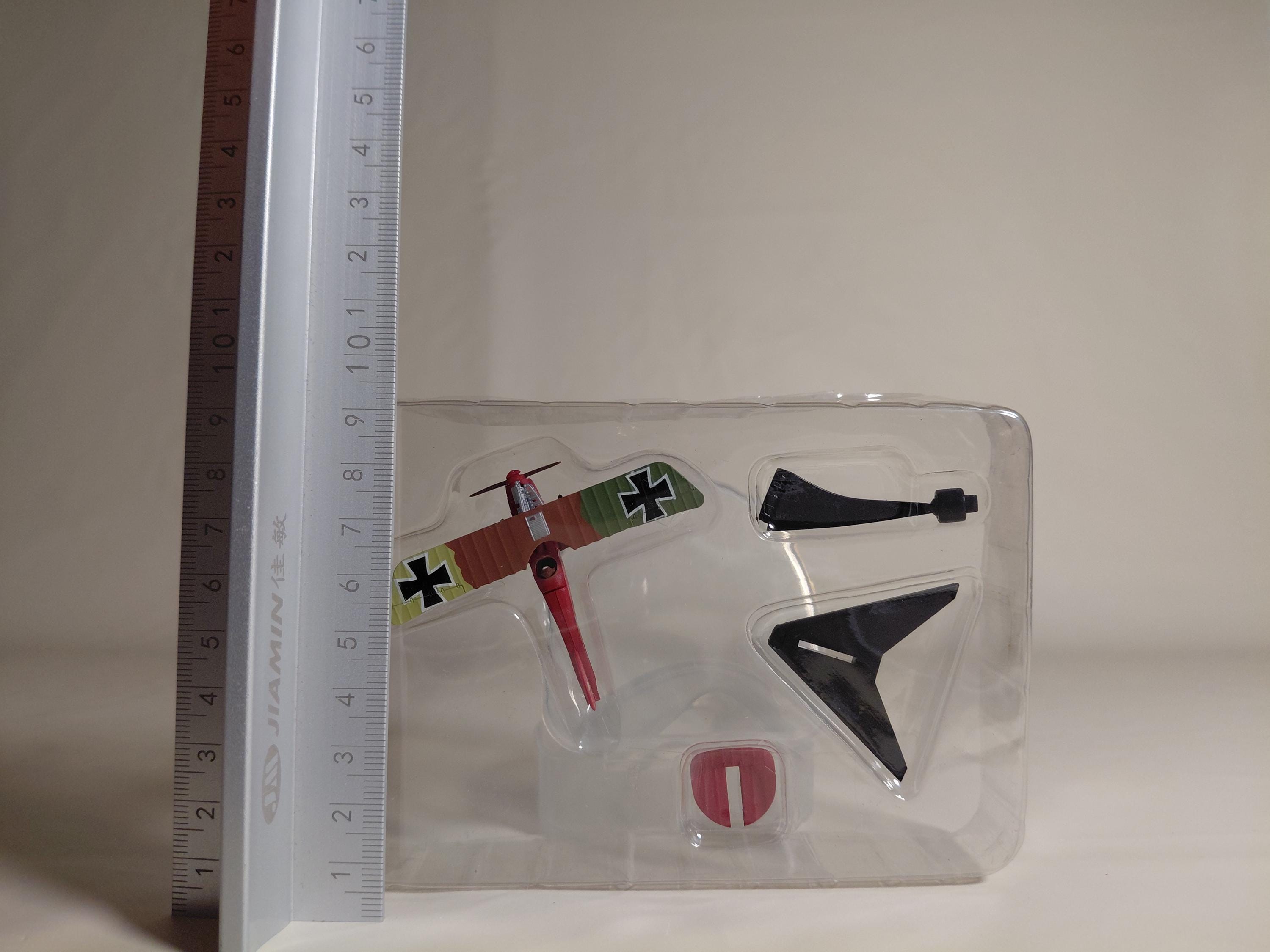 1/144 F-toys WWII Biplane Collection Albatros D.III German Air Force Lieutenant Richthofen's aircraft