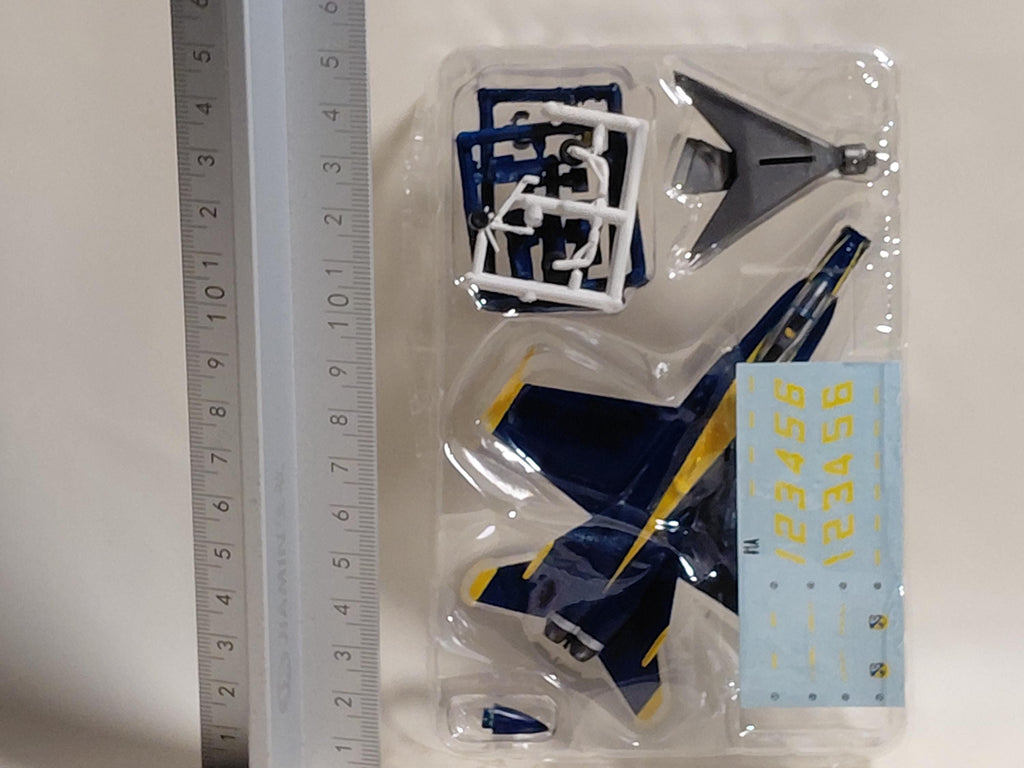 F-Toys 1/144 FA-18 Hornet Blue Angels Clouds