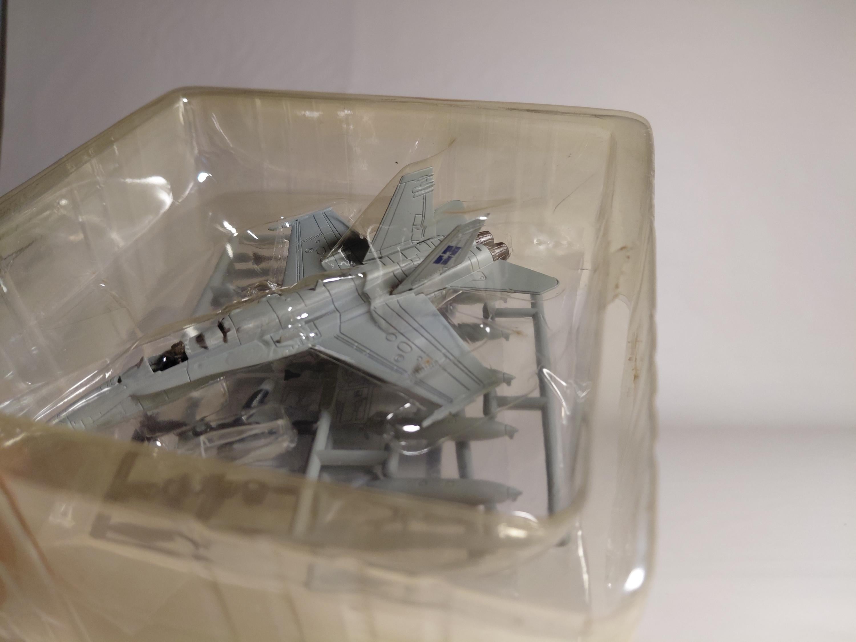 1/144 ANAMI Fighter : MDC F-18A Hornet [AREA88] #4B Cafereo