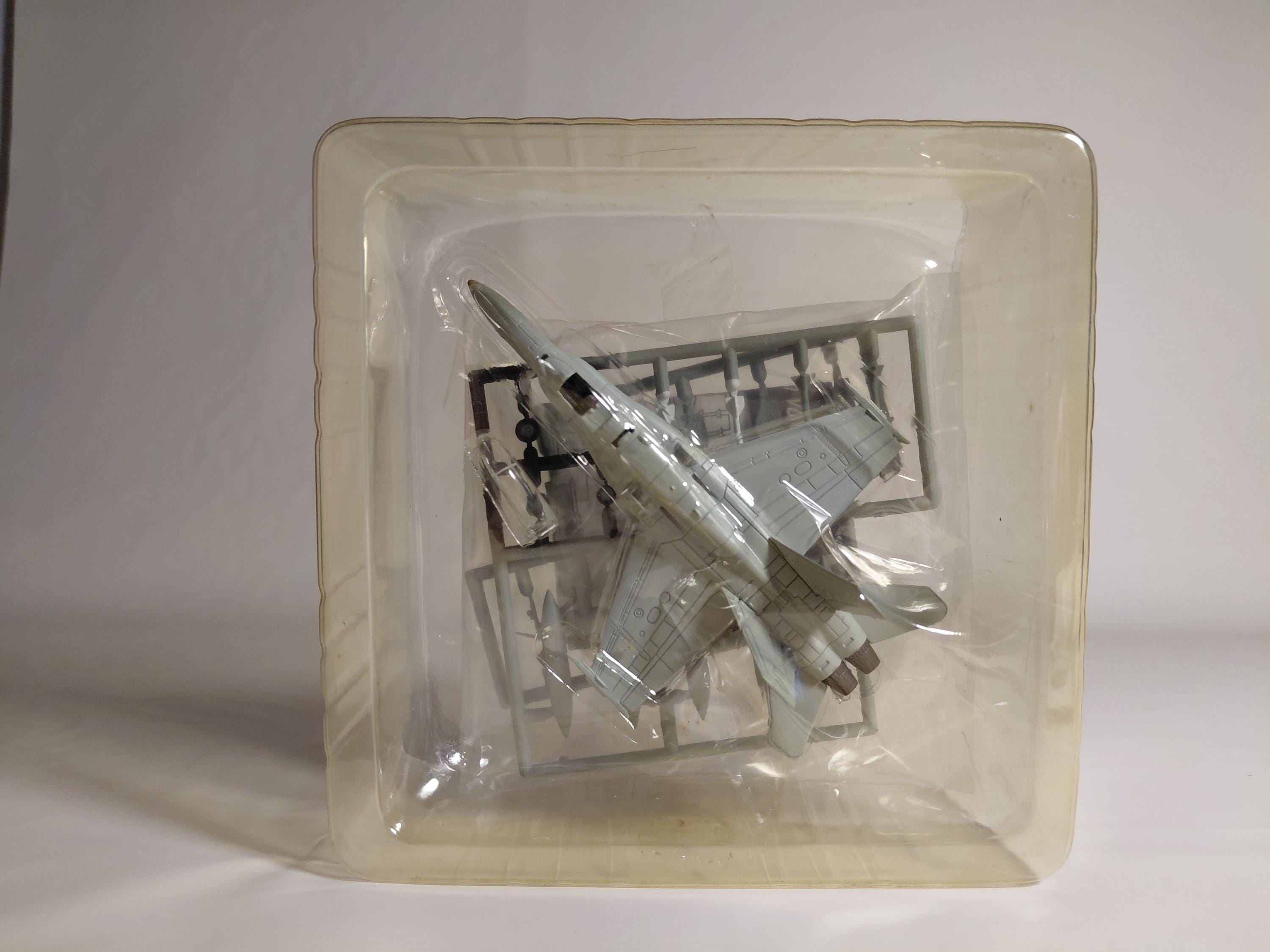 1/144 ANAMI Fighter : MDC F-18A Hornet [AREA88] #4B Cafereo