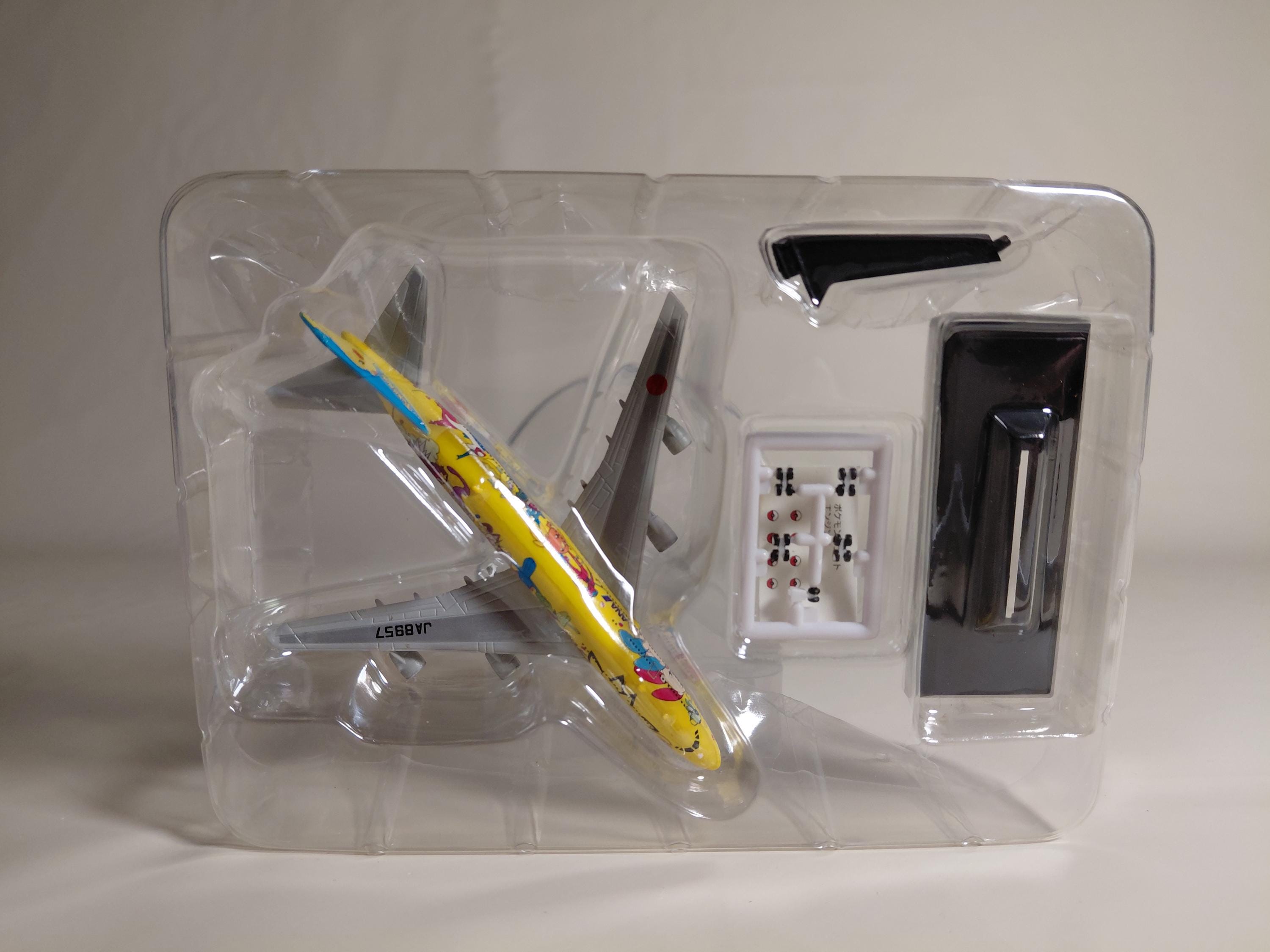 Takara 1/700 B747-400D ANA Pokemon Jet Flower Jumbo 4 Wings of the World SP Pikachu Jumbo Boeing