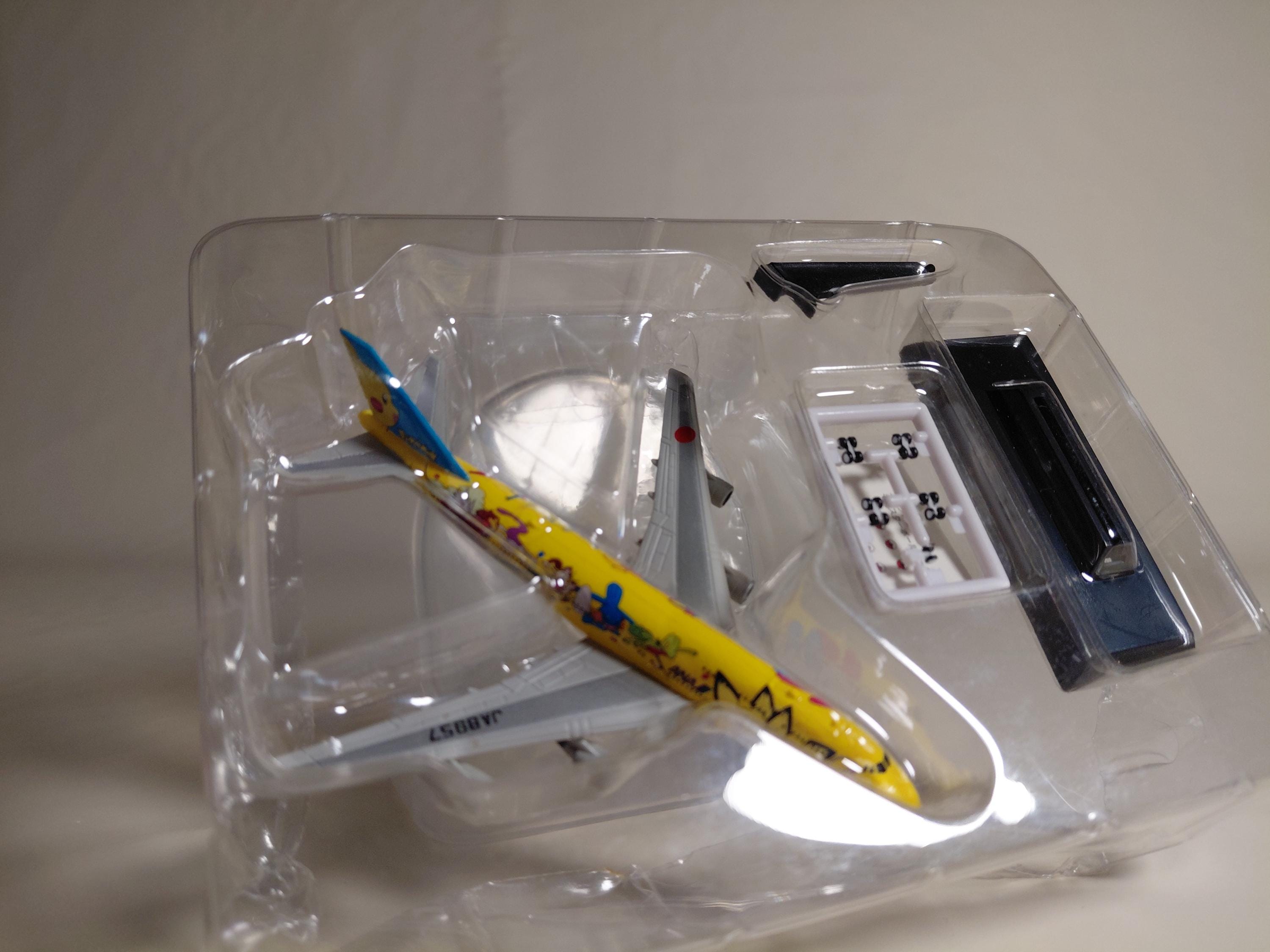 Takara 1/700 B747-400D ANA Pokemon Jet Flower Jumbo 4 Wings of the World SP Pikachu Jumbo Boeing