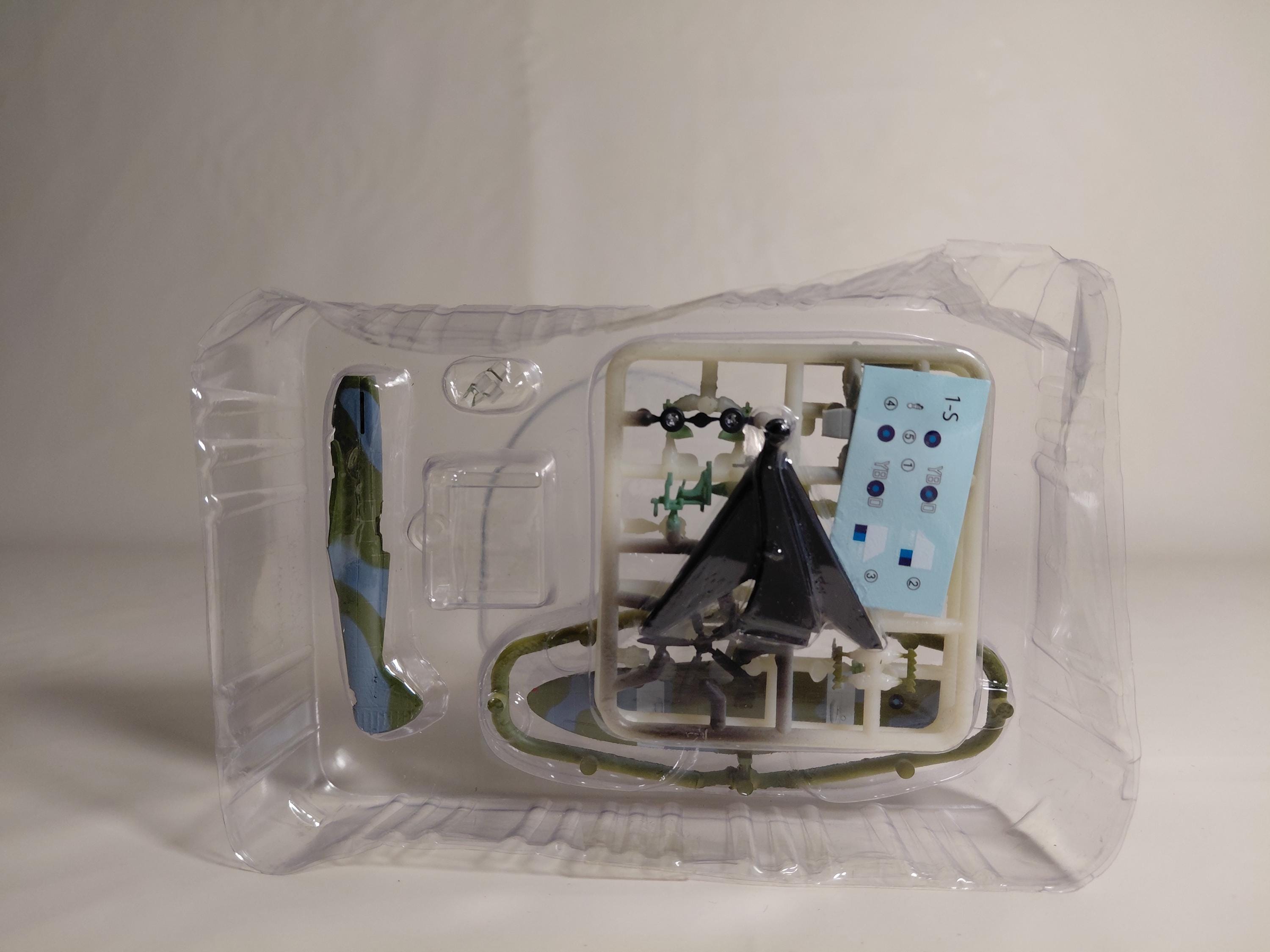 1/144 Wing Kit Collection VS6 Secret #1S Spitfire FR.Mk. 14 17th Squadron F-Toys