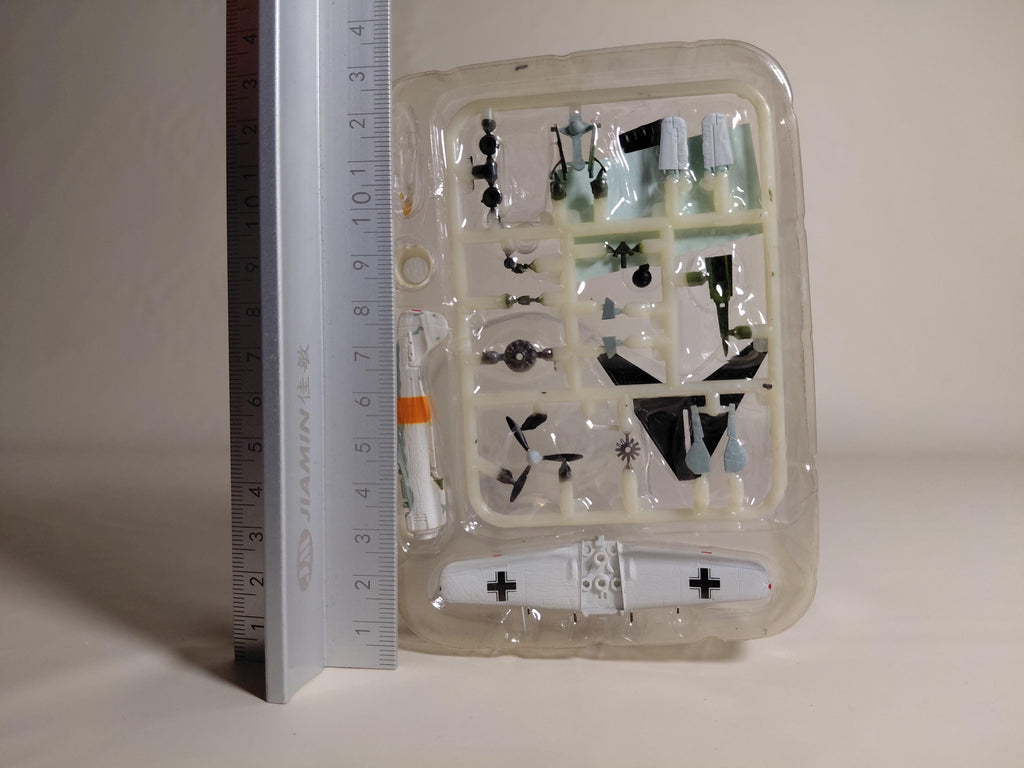 F-Toys 1/144 Fighter Wing Kit Collection Vol. 13 #2b Fockenwolf Fw190A-4 B 54th Fighter Wing Adjutant's Aircraft