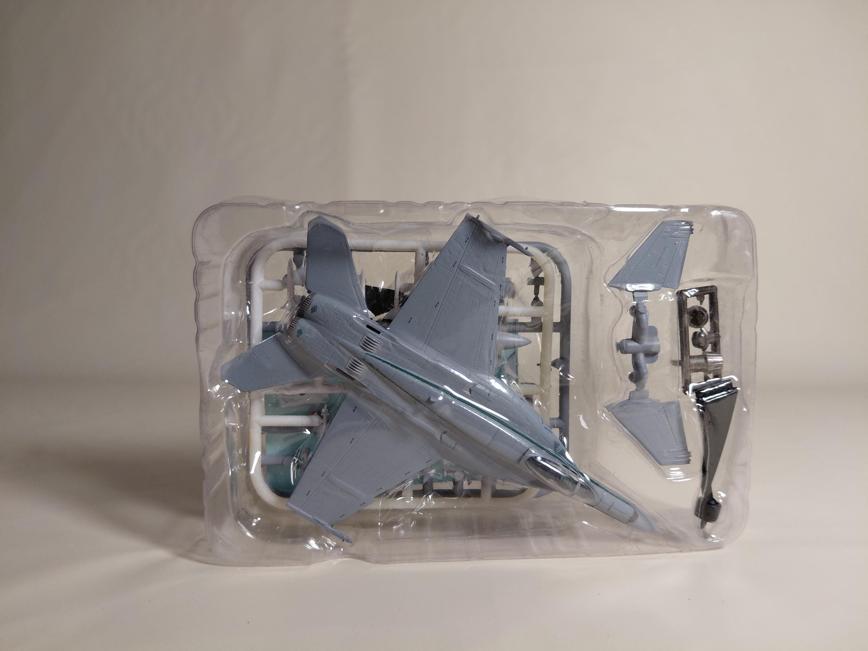 1/144 F-Toys High Spec Series vol.4 F/A-18E VFA-195 Dam Busters CAG Model