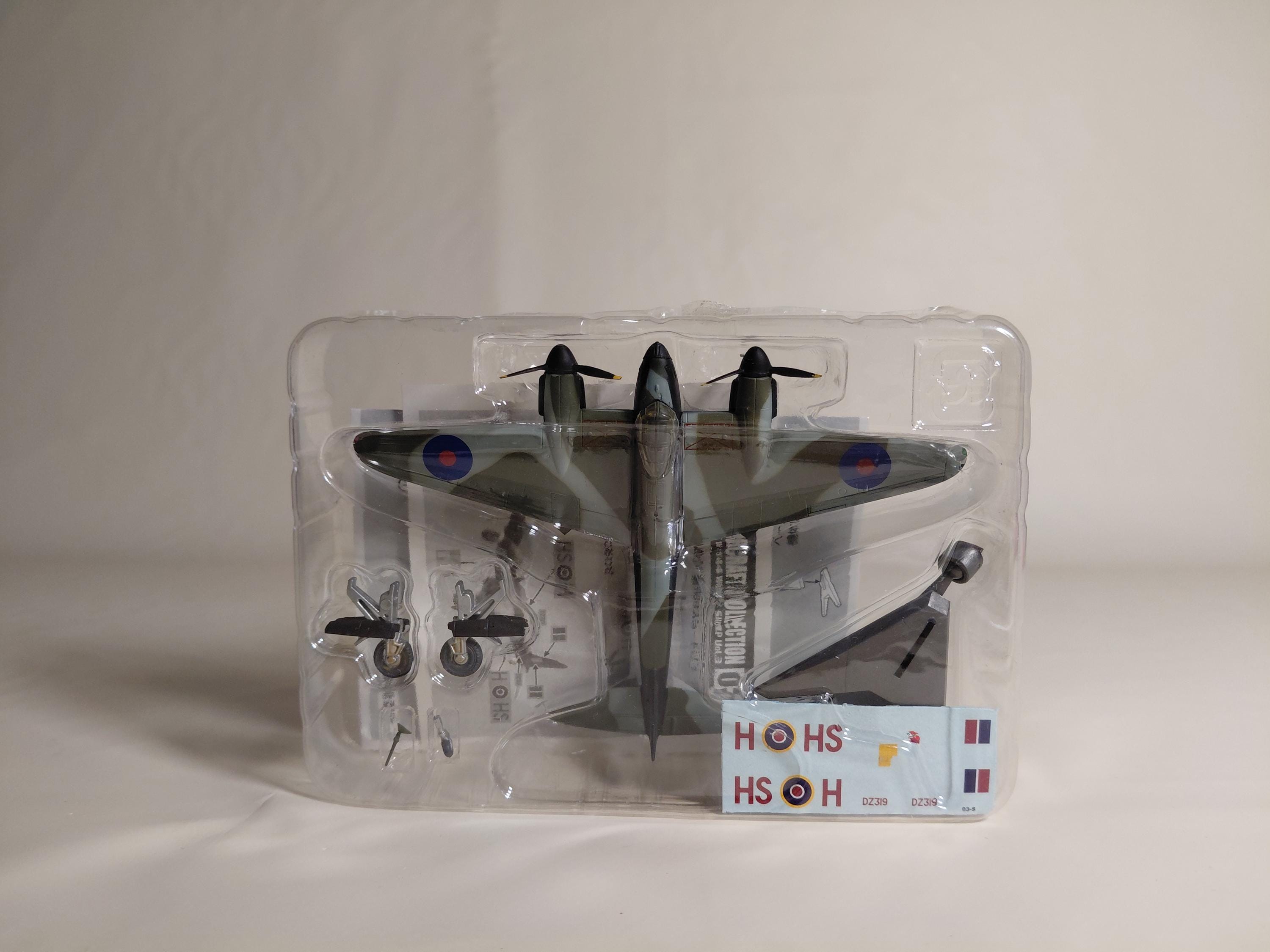 Toys 1/144 Scale Twin Engine Collection Mosquito 3-S Secret Night Bomber Leader