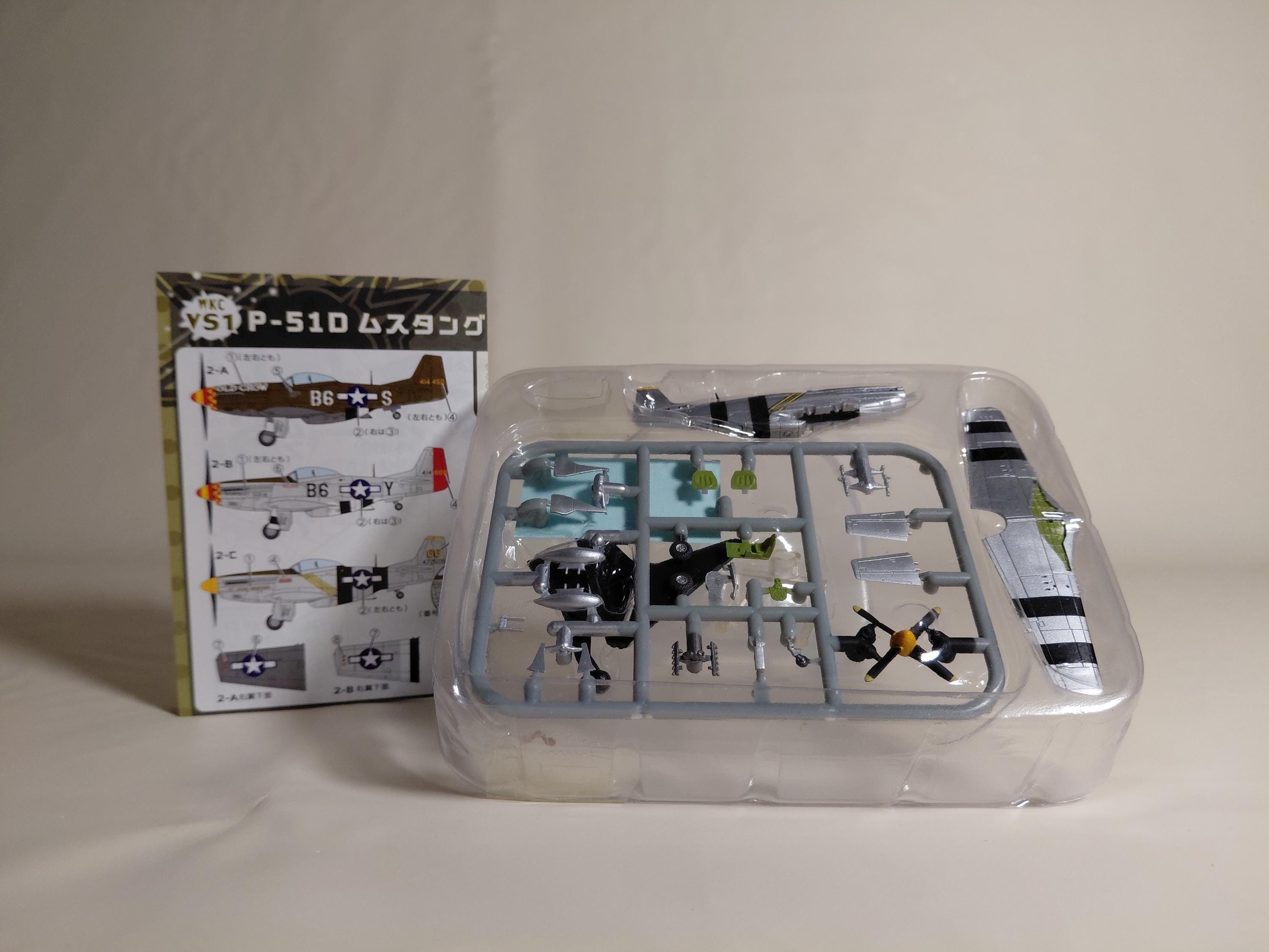 F-Toys 1:144 WKC VS1 # 2C WWII Aircraft USAAF P-51D Mustang 82FS Recon Model kit