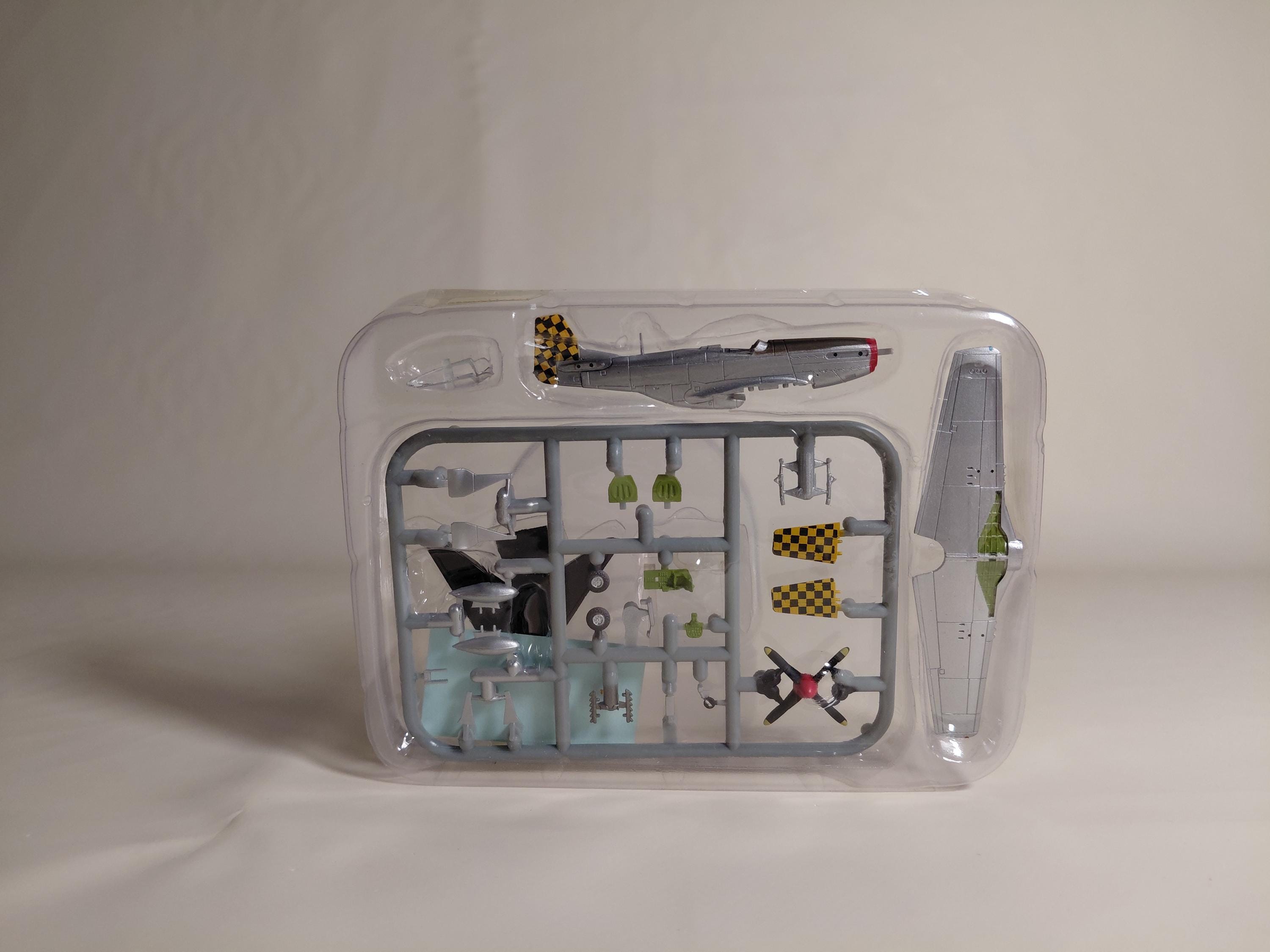 F-Toys 1:144 WKC VS1 #2D  P-51D Mustang Texas Jessie/Big Mike