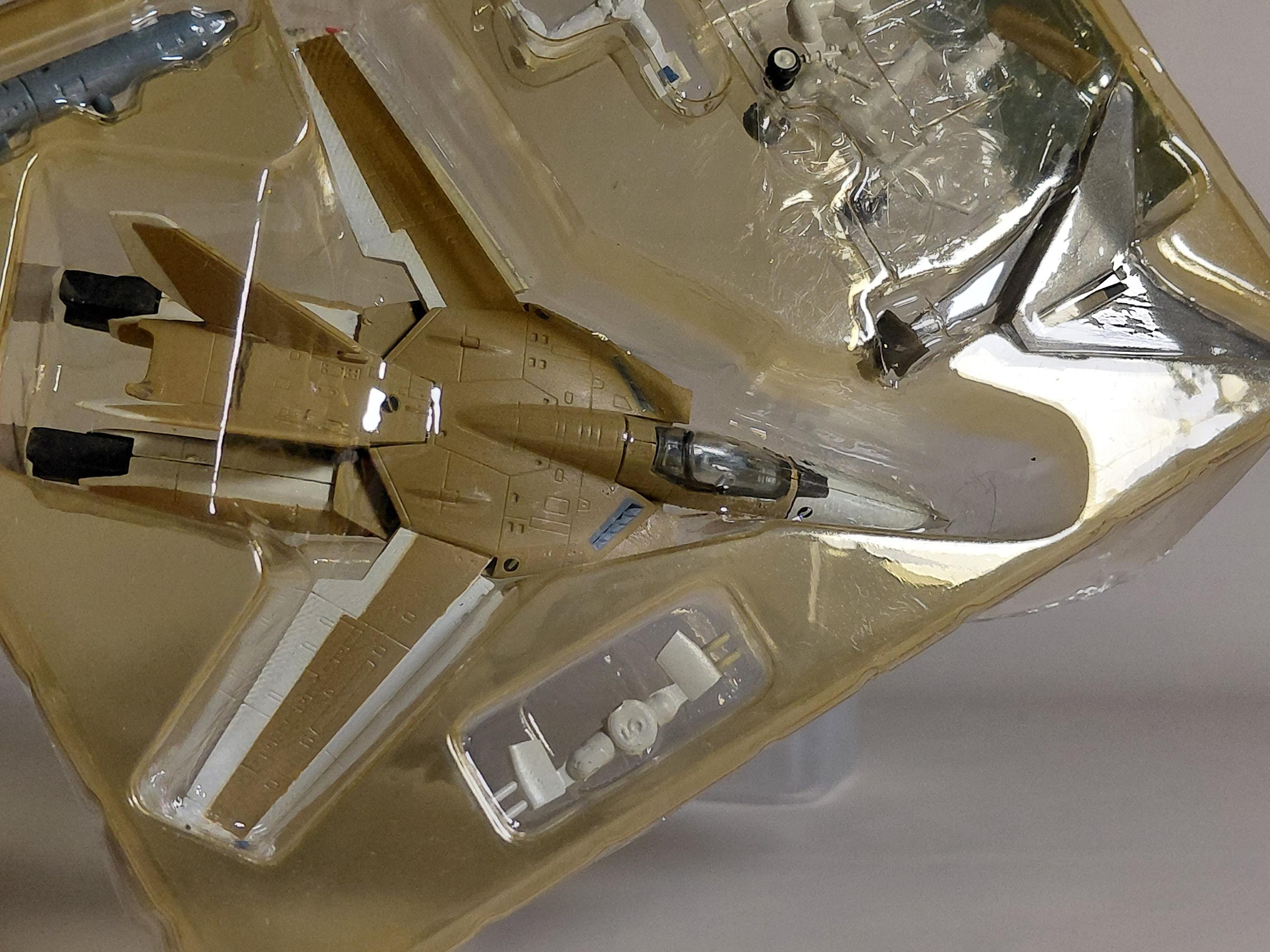F-Toys VF-1A Mass Production Model TV Version 1/144 Super Dimension Fortress Macross Valkyrie Collection