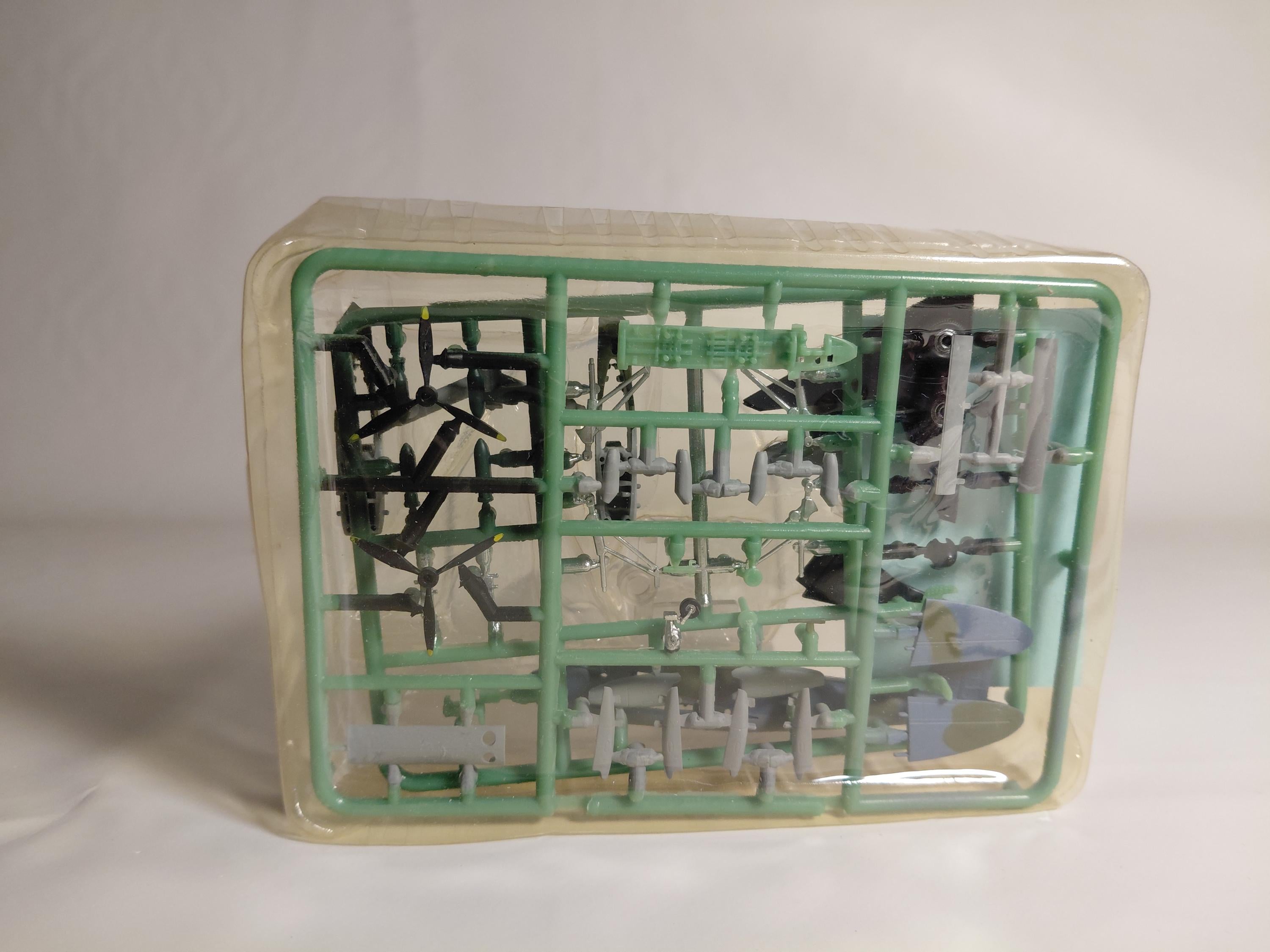 F-Toys 1/144 Wing Kit Collection VS8 #1A Mosquito B Mk.4 British Air Force 105th Airplane