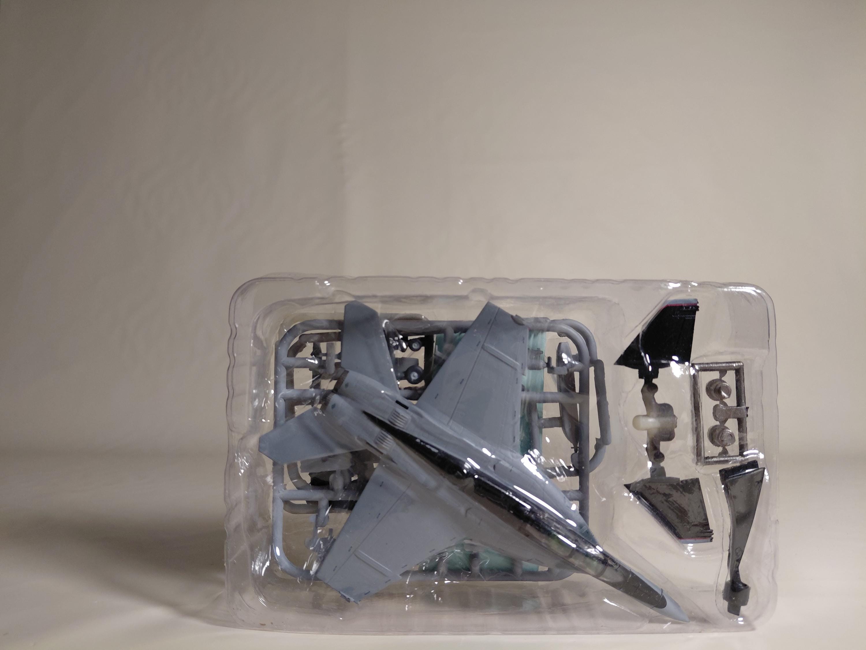 F-toys 1/144  High Spec Series 4 EA-18G Growler Secret US Navy vaq-141 Shadow Hawks CAG aircraft (#S2)