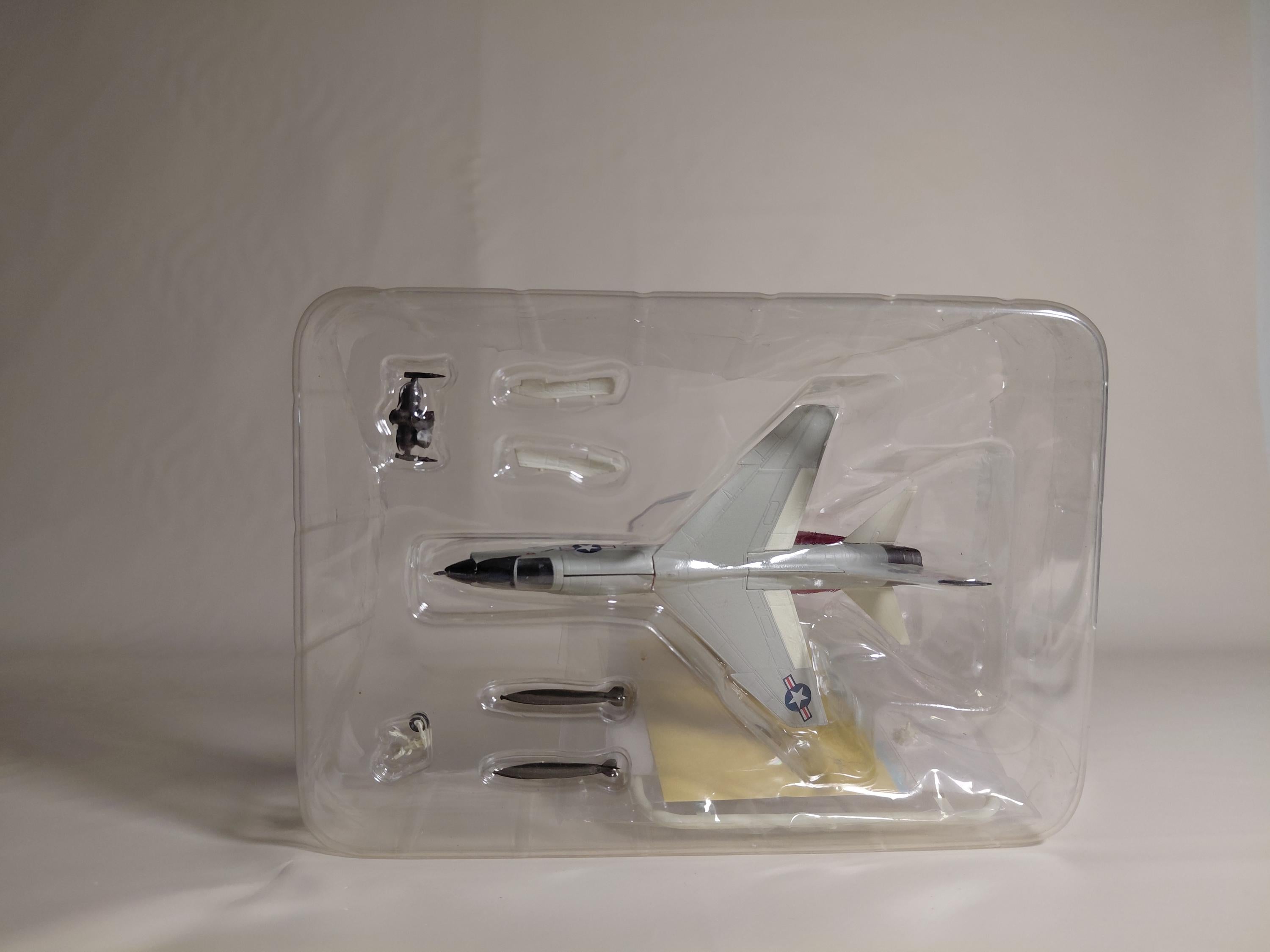 Cafereo Jwings 1/144 Vietnam Air War 3rd Edition A-8E CRUSADER VMF (AW) -235 Derth Angels