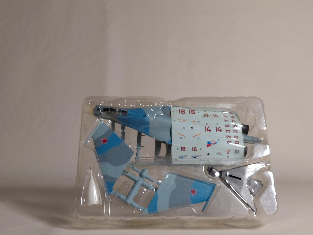 F-Toys 1/144 Acroteam Collection 2. Russian Air Force Su-27 Flanker #3B