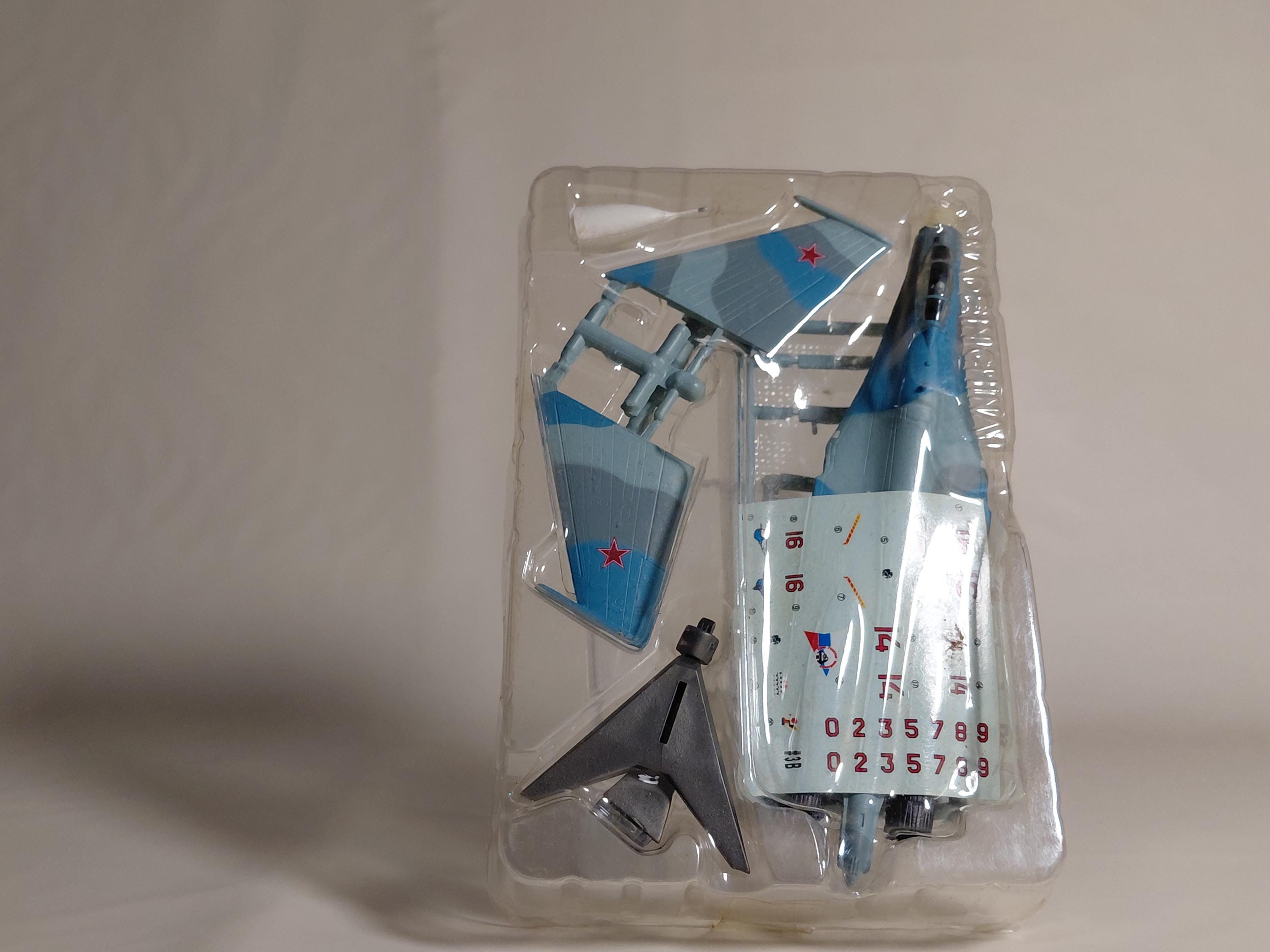 F-Toys 1/144 Acroteam Collection 2. Russian Air Force Su-27 Flanker #3B