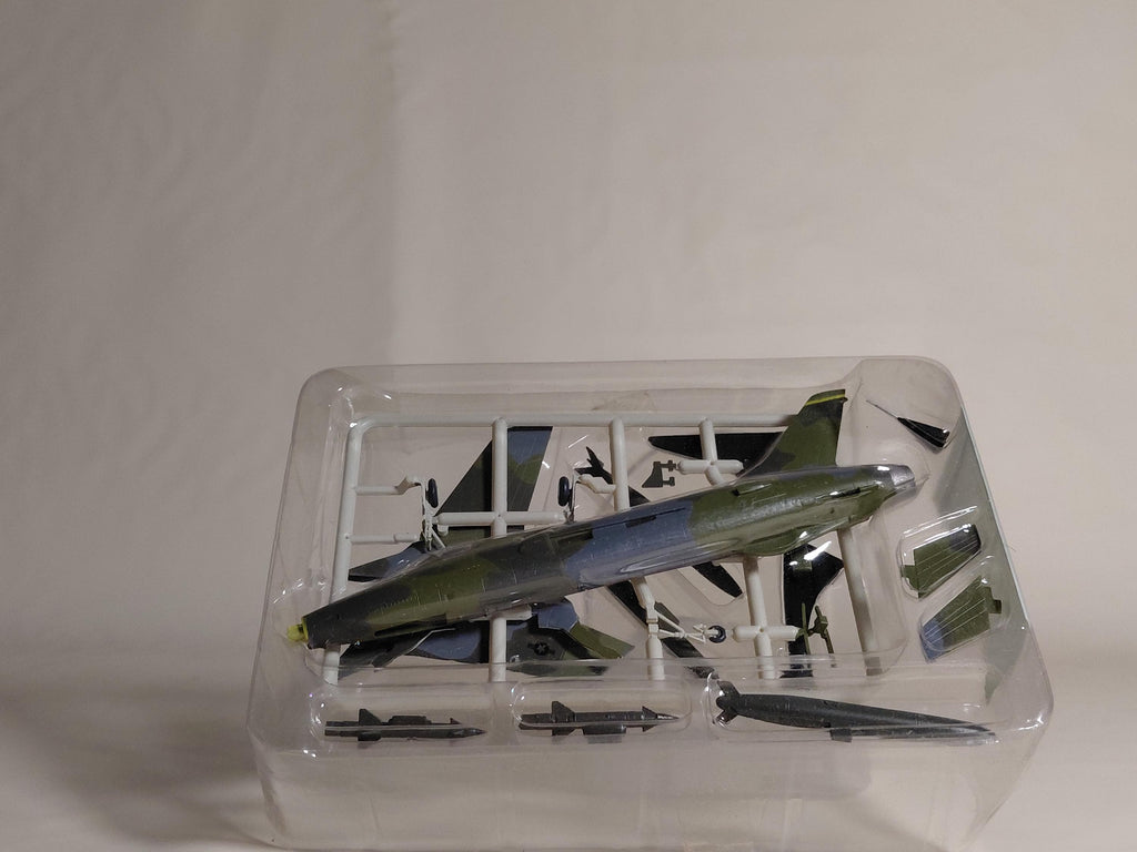 1/144 F-105D Thunderchief F-Toys Century 100 series Collection #03c