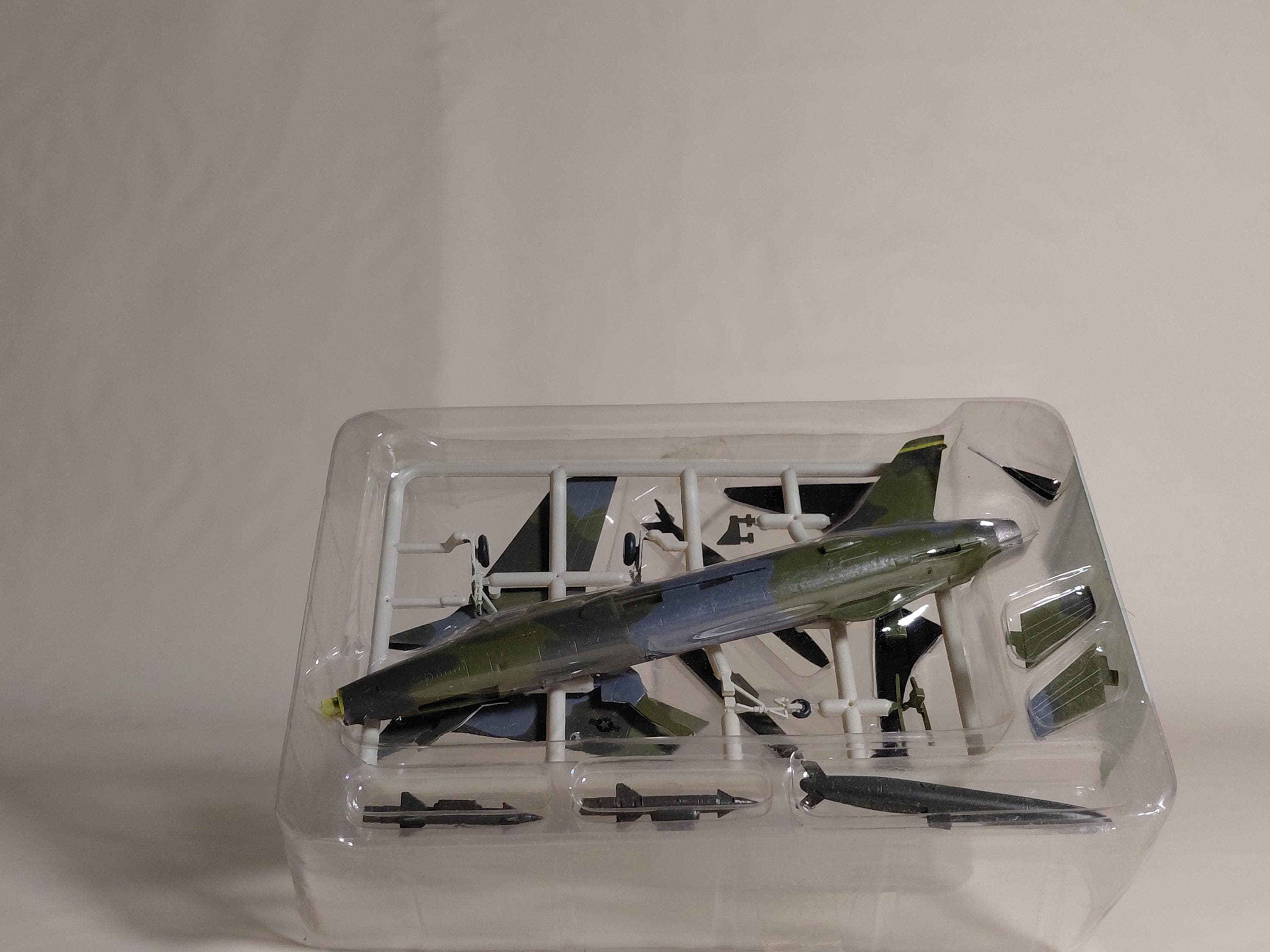 1/144 F-105D Thunderchief F-Toys Century 100 series Collection #03c