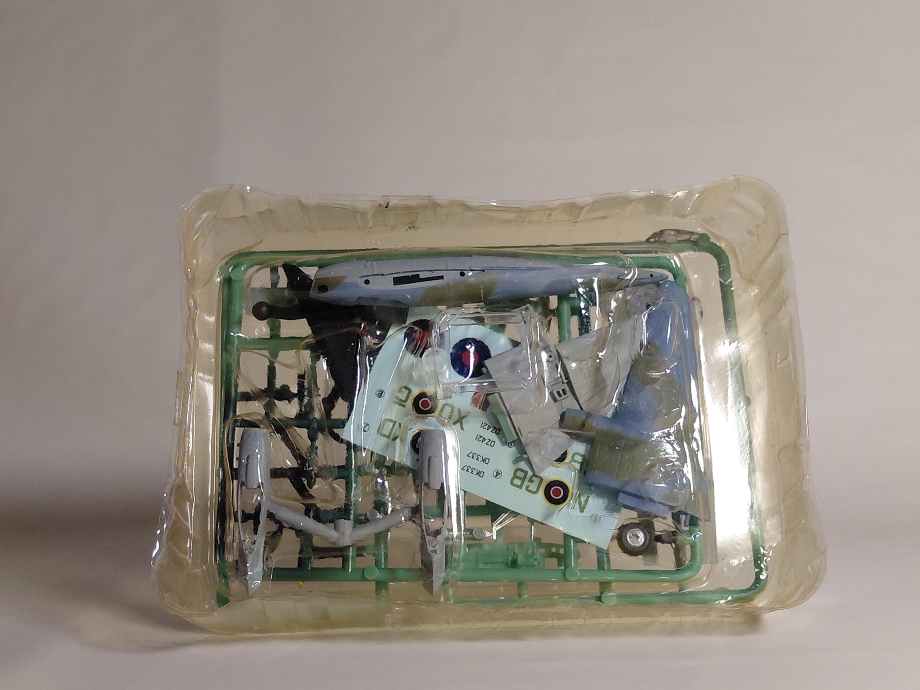 F-Toys 1/144 Wing Kit Col. VS8. WKC VS8. Mosquito B Mk.4 Royal Air Force #1A